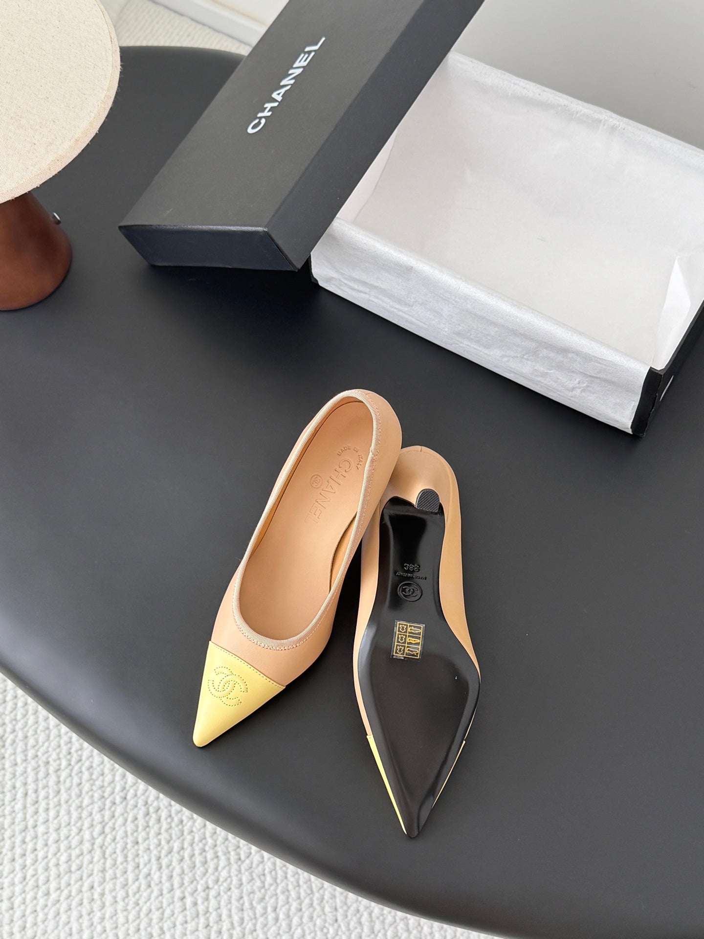 26SS NEU Atemberaubende Mary Jane Serie spitze High Heels