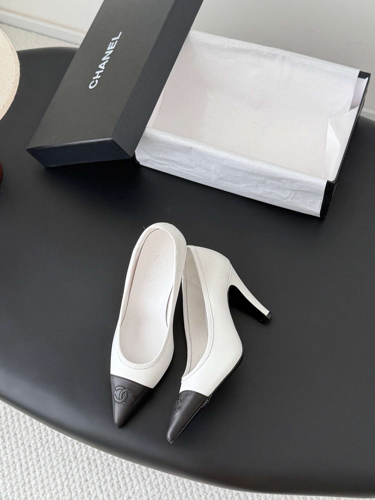 26SS NEU Atemberaubende Mary Jane Serie spitze High Heels