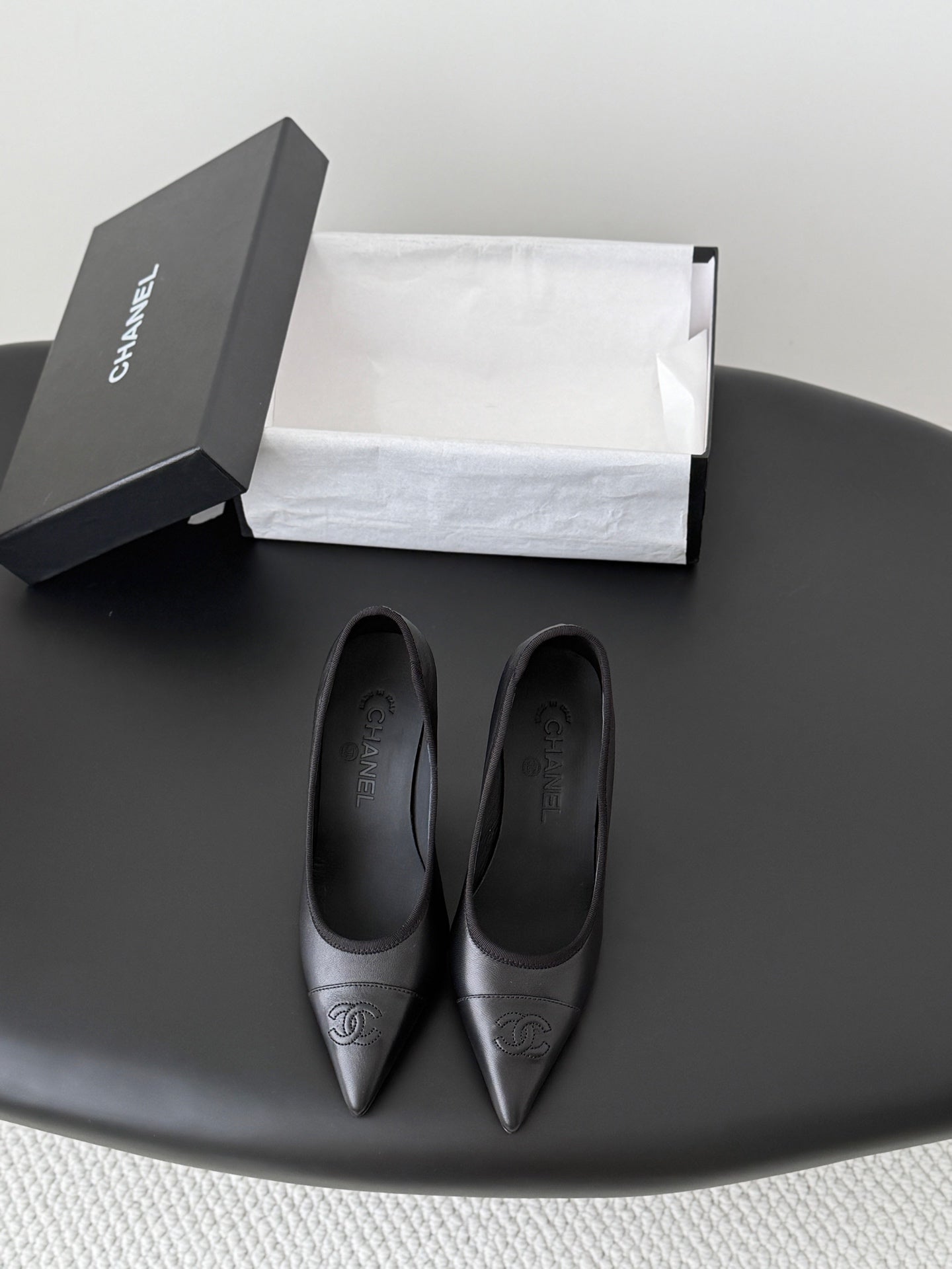 26SS NEU Atemberaubende Mary Jane Serie spitze High Heels
