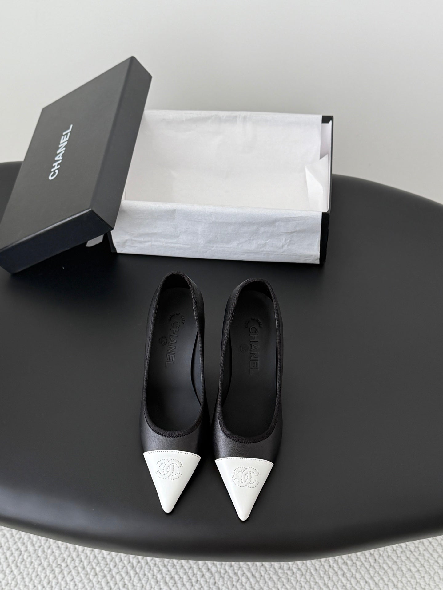 26SS NEU Atemberaubende Mary Jane Serie spitze High Heels