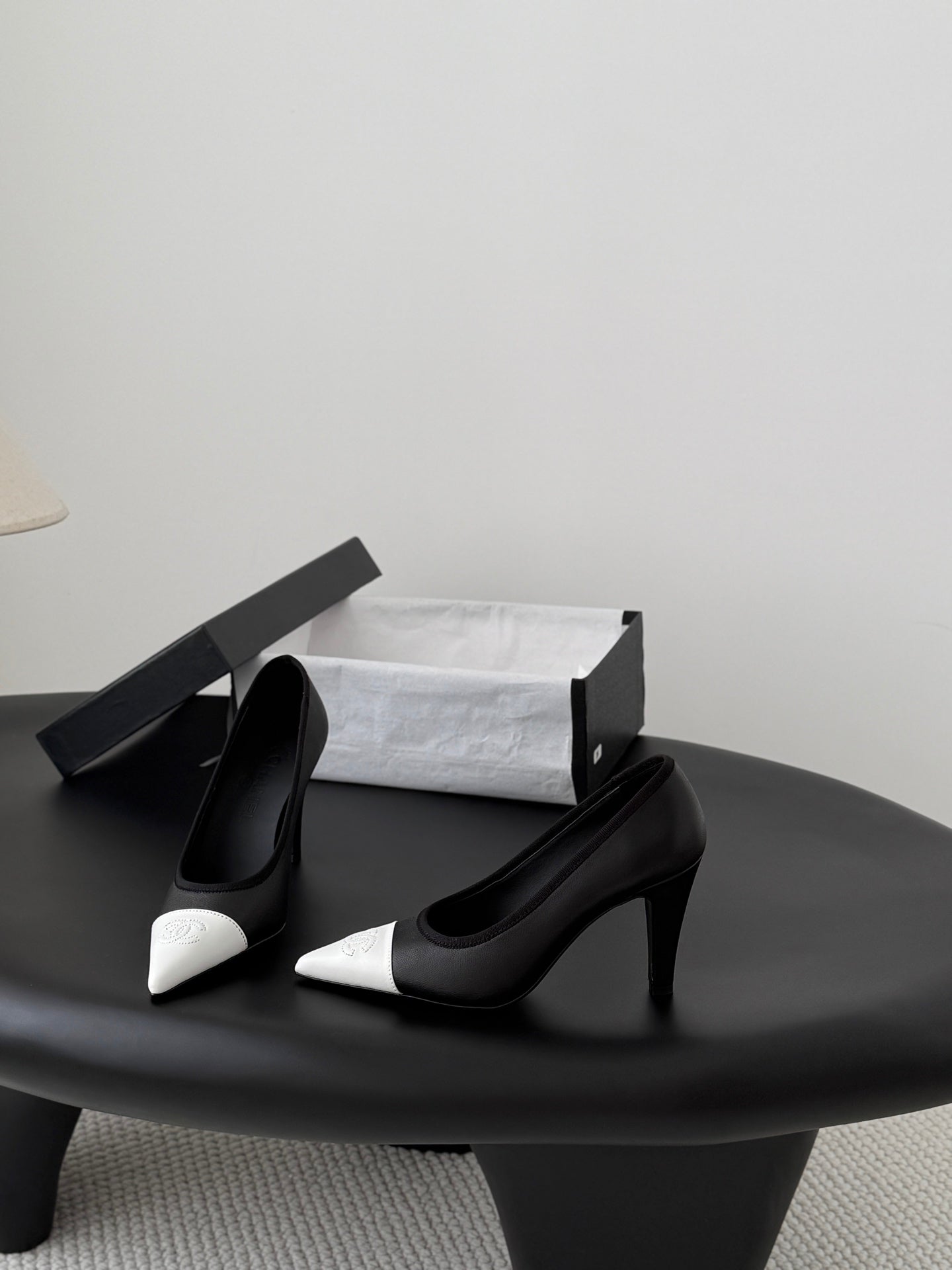 26SS NEU Atemberaubende Mary Jane Serie spitze High Heels