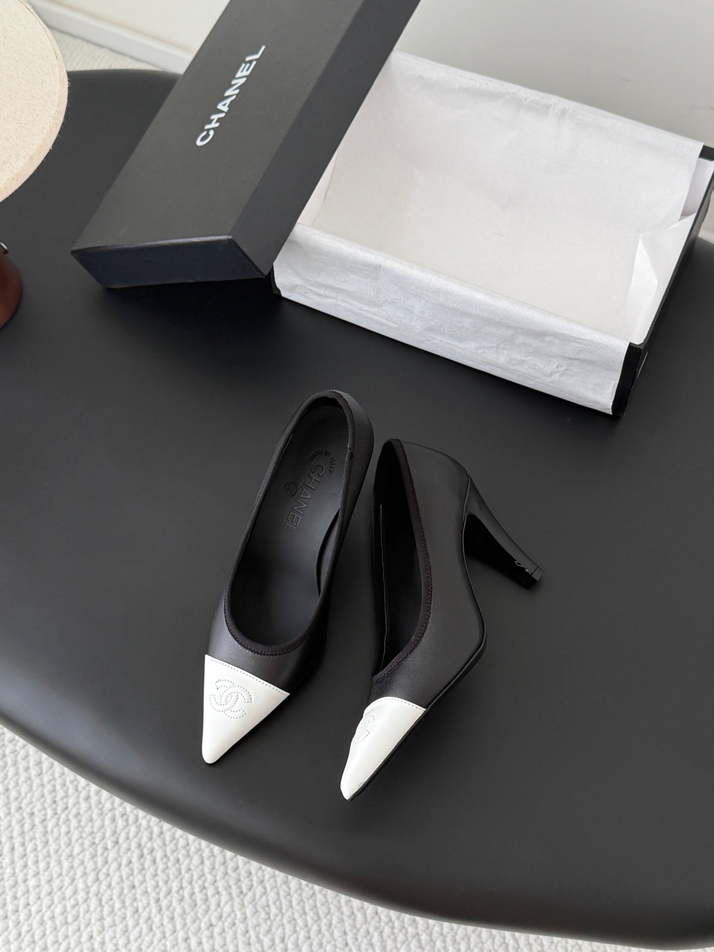 26SS NEU Atemberaubende Mary Jane Serie spitze High Heels