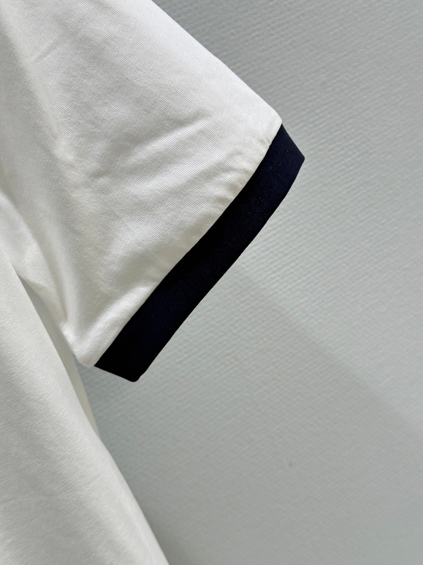 26SS NEW Round neck T-shirt with micro logo embroidery on the chest