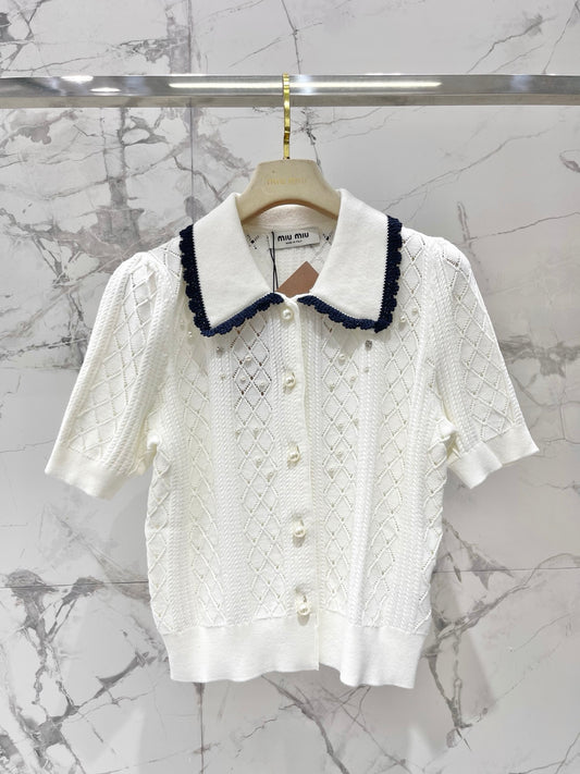 26SS NEU Perlenbesetzter Puppenkragen Hohlperlenknopf Kurzarmpullover