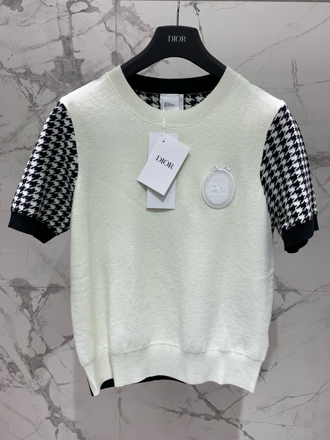 26SS NEUES Klassisches Hahnentritt-Jacquard-Colorblocking-Maschenkurzarm mit Schleife und Schriftzug