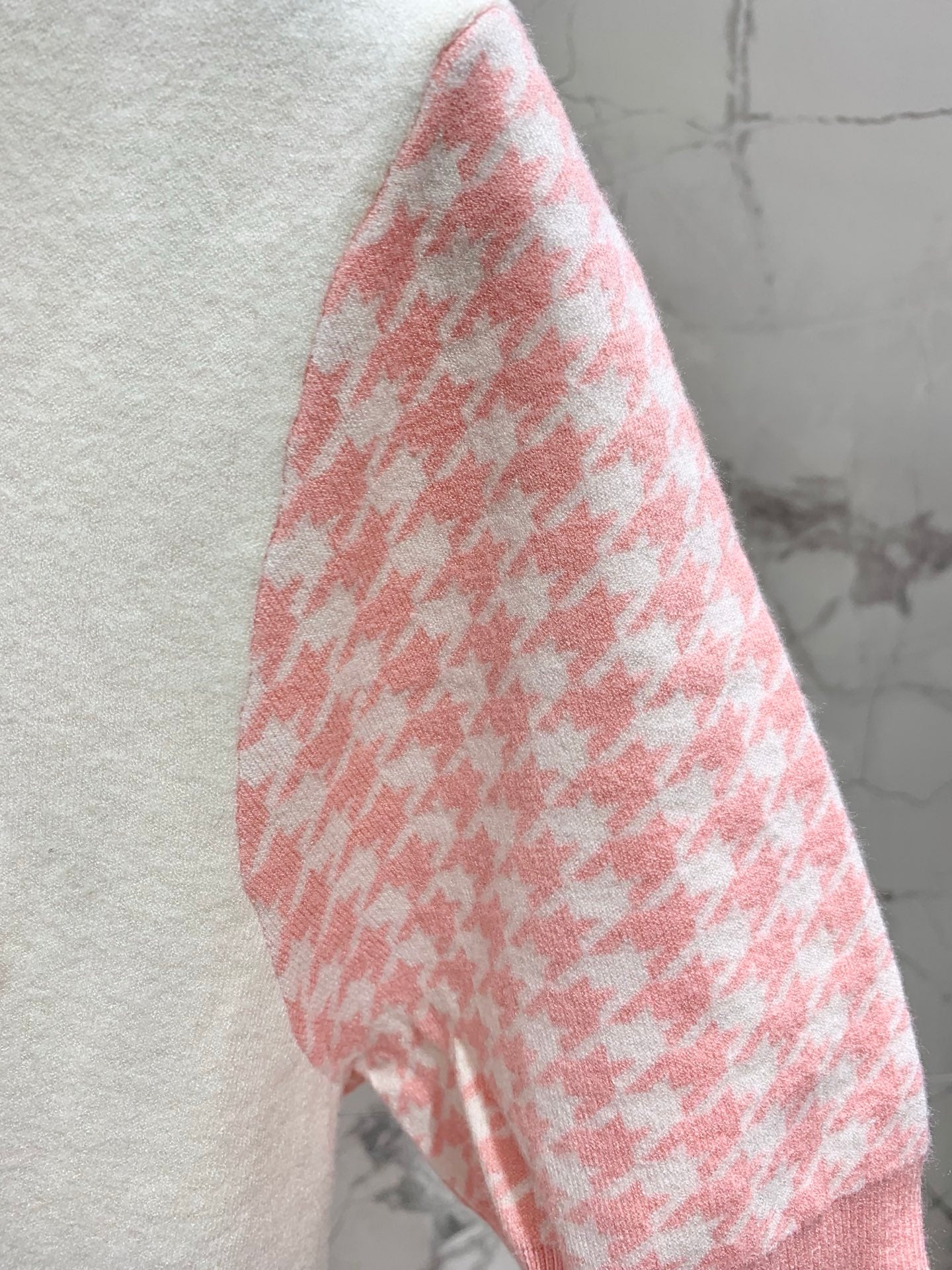 26SS NEUES Klassisches Hahnentritt-Jacquard-Colorblocking-Maschenkurzarm mit Schleife und Schriftzug