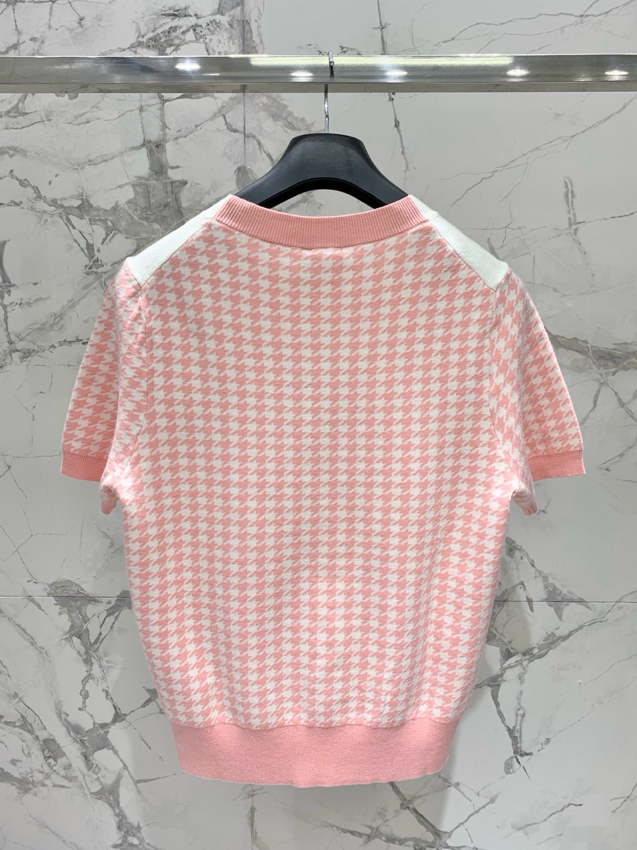 26SS NEUES Klassisches Hahnentritt-Jacquard-Colorblocking-Maschenkurzarm mit Schleife und Schriftzug