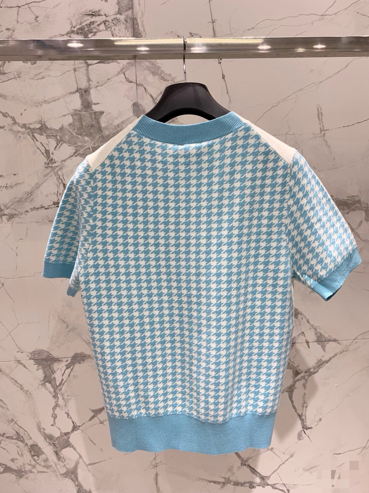 26SS NEUES Klassisches Hahnentritt-Jacquard-Colorblocking-Maschenkurzarm mit Schleife und Schriftzug