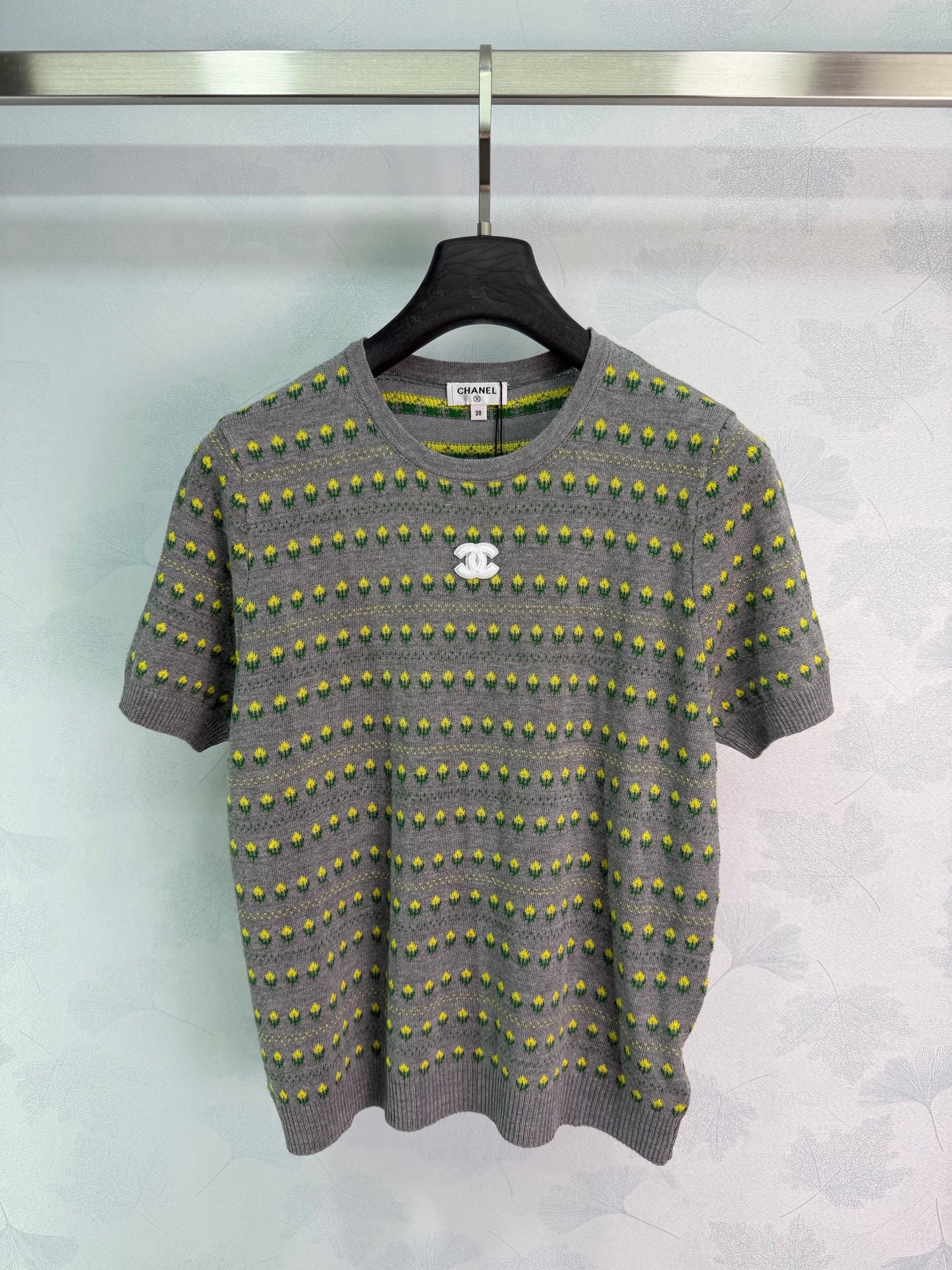 26SS NEU Kleines Blumenstrick-Rundhals-Kurzarm-Shirt