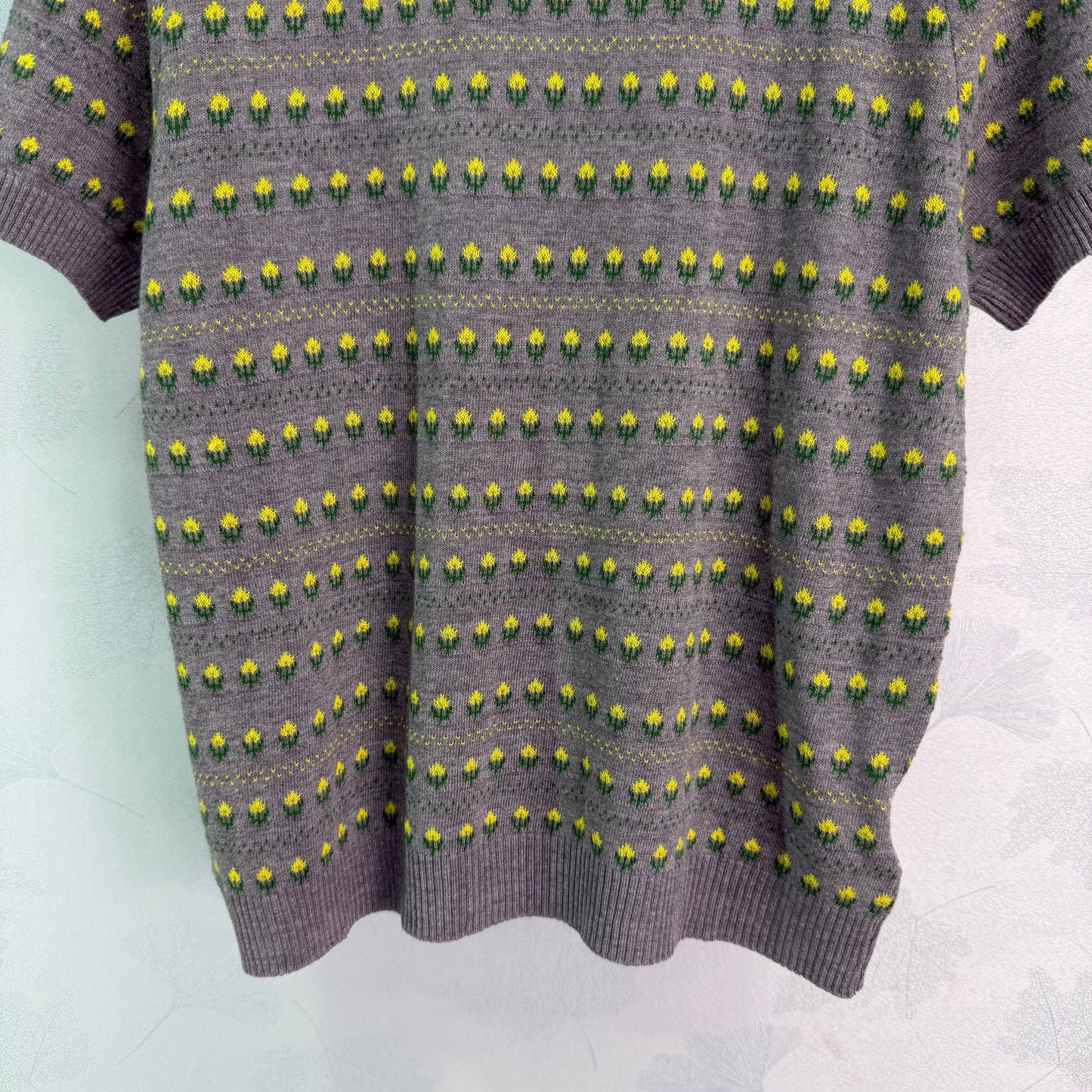 26SS NEU Kleines Blumenstrick-Rundhals-Kurzarm-Shirt