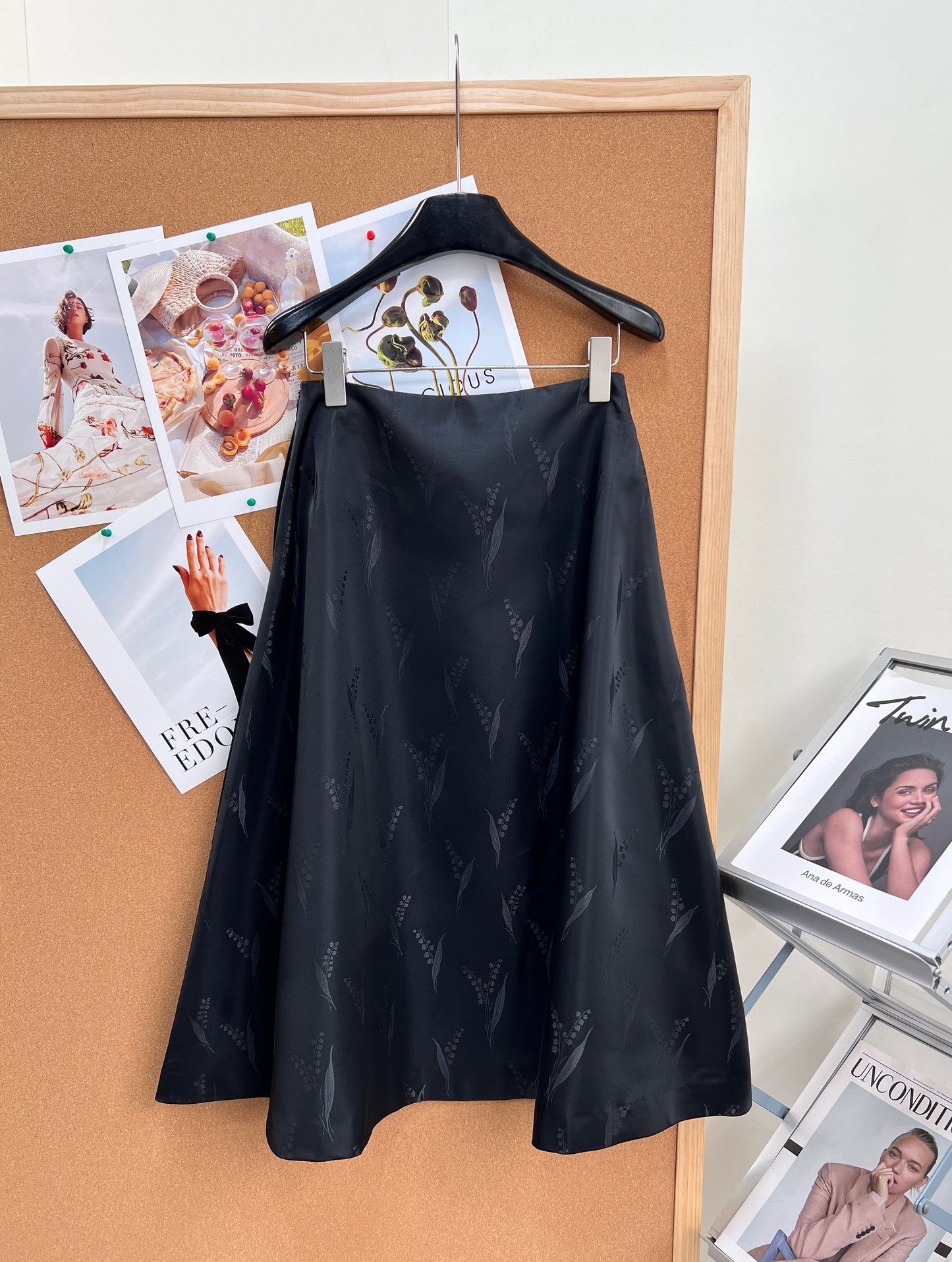 26SS NEW High-end dark satin umbrella skirt