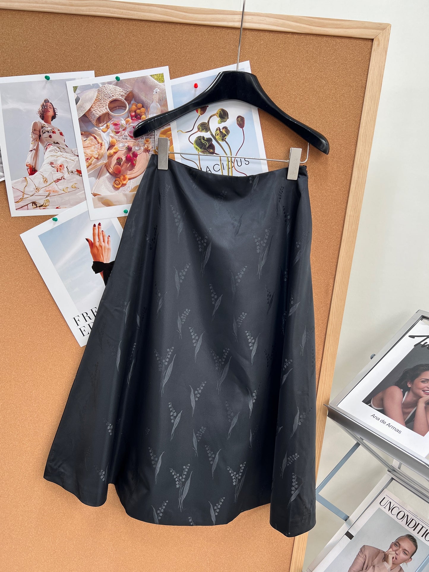 26SS NEW High-end dark satin umbrella skirt