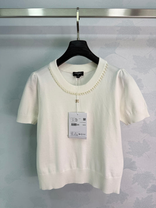 26SS NEUER Kurzarmpullover mit Perlenausschnitt