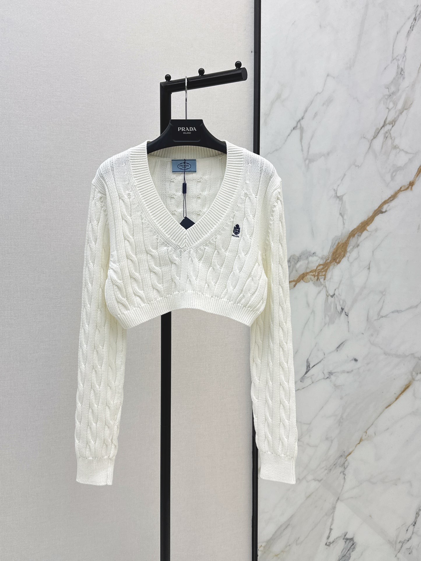 26SS NEW Three-dimensional twist knitted short V-neck sweater