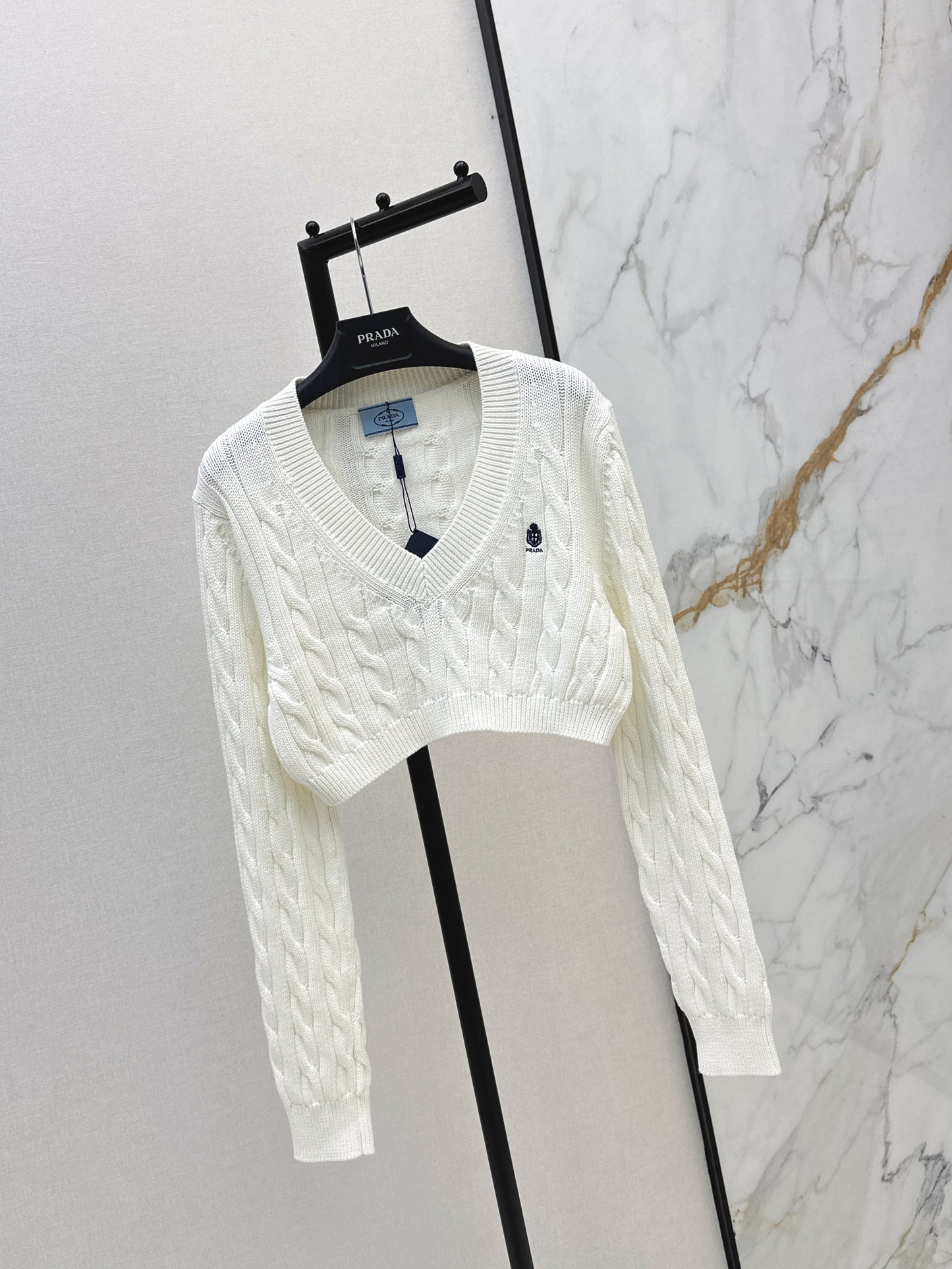 26SS NEW Three-dimensional twist knitted short V-neck sweater