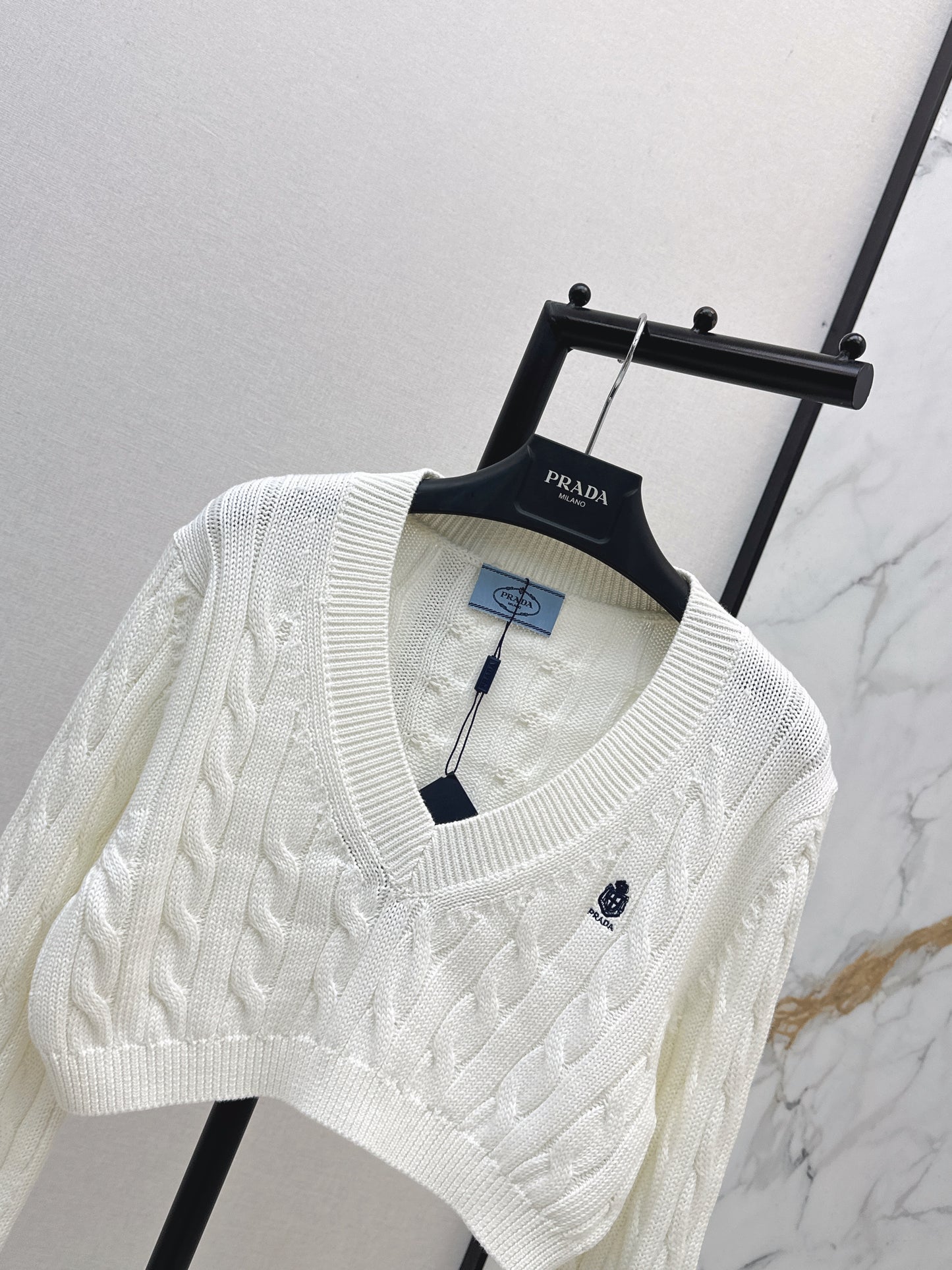 26SS NEW Three-dimensional twist knitted short V-neck sweater