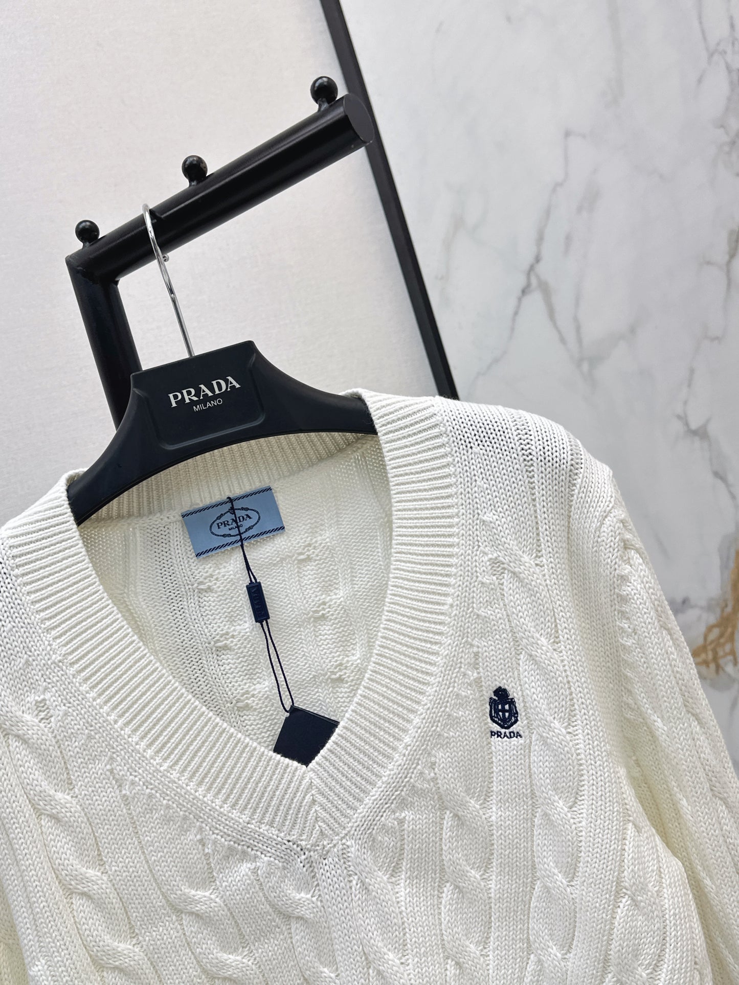 26SS NEW Three-dimensional twist knitted short V-neck sweater