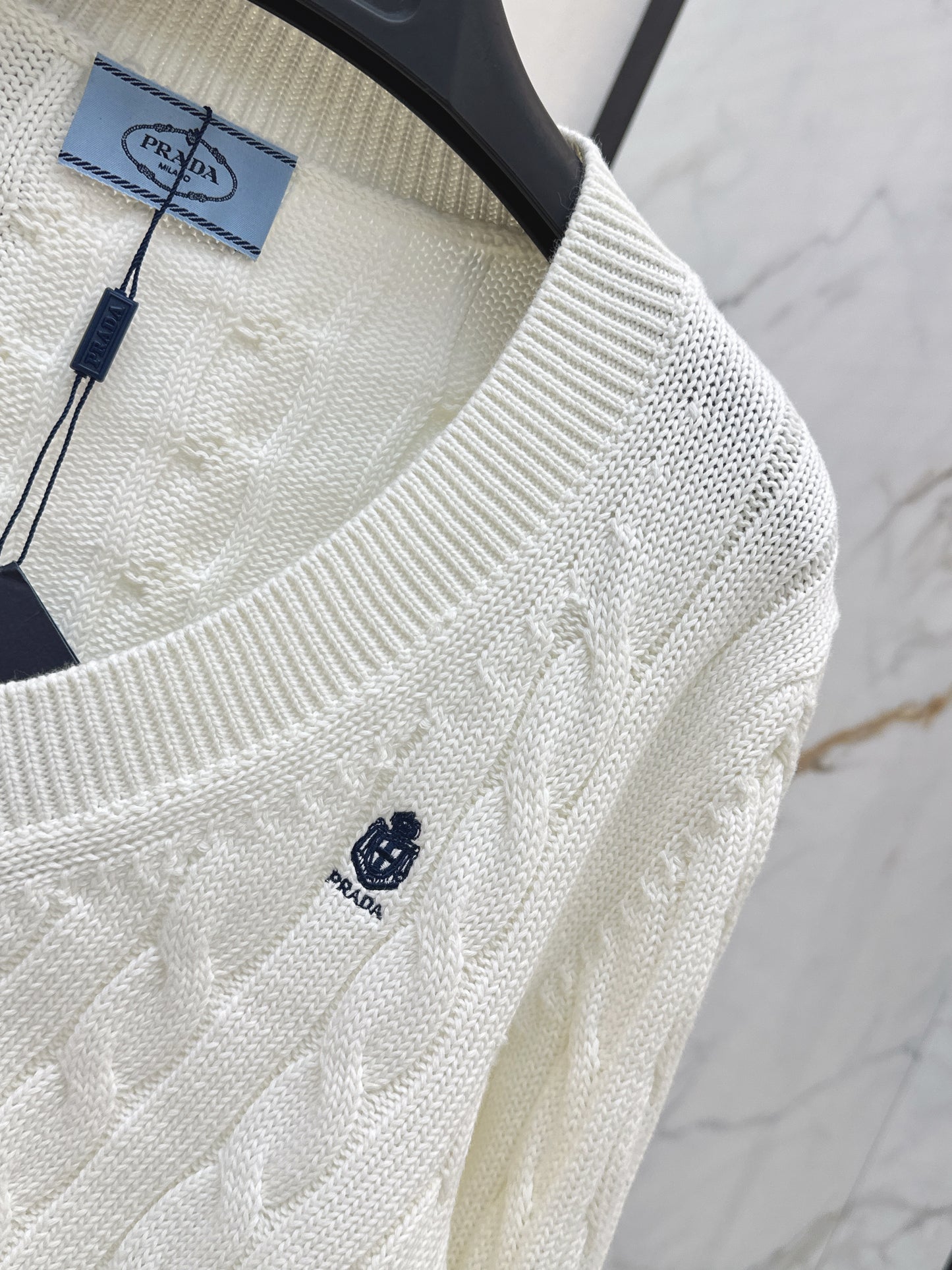 26SS NEW Three-dimensional twist knitted short V-neck sweater