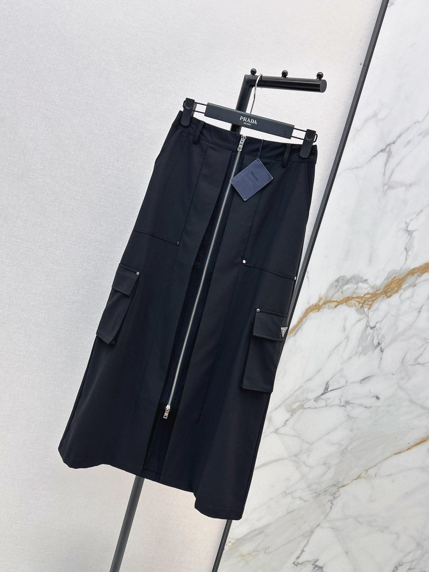 26SS NEW triangle zipper skirt