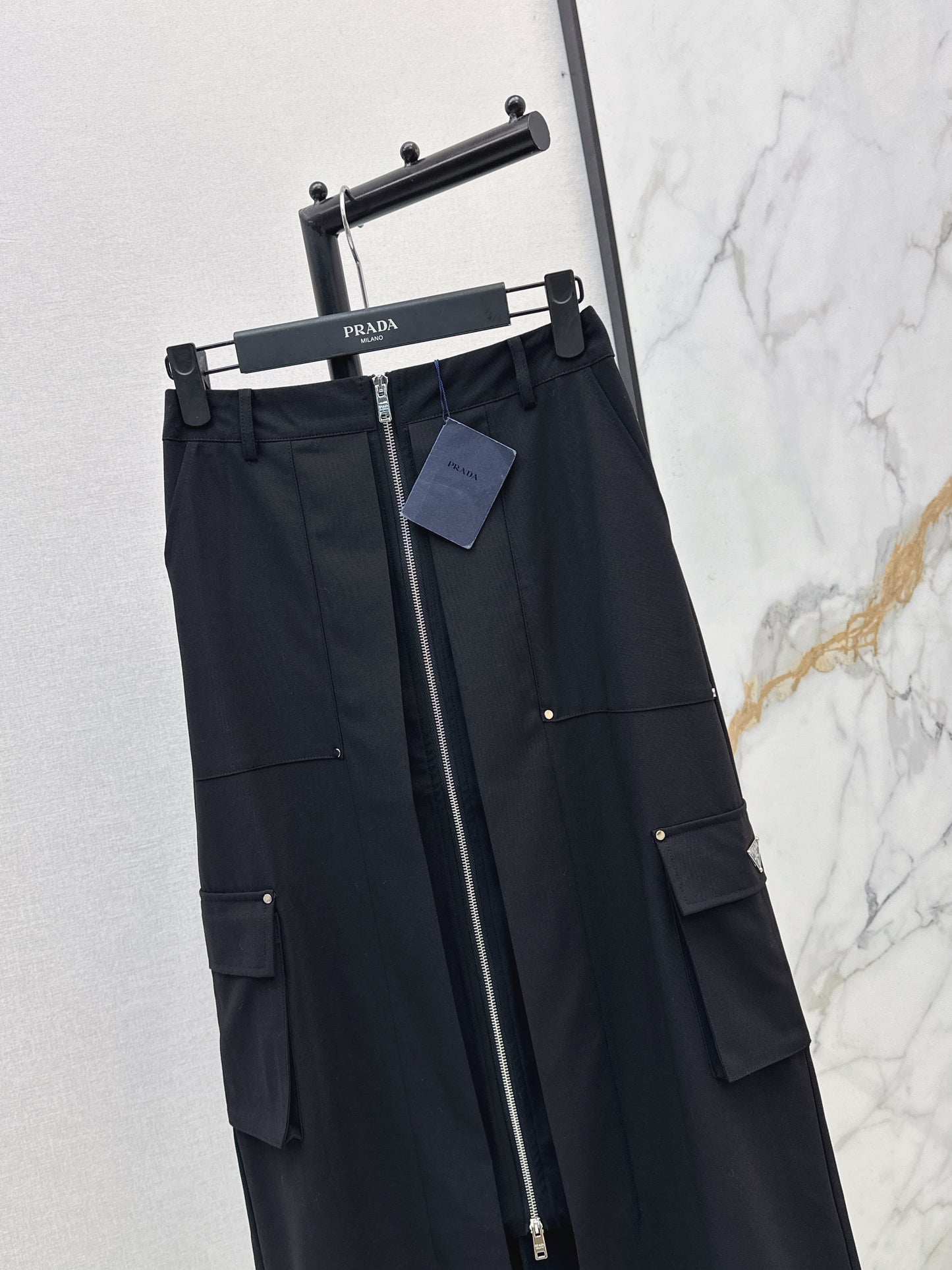 26SS NEW triangle zipper skirt