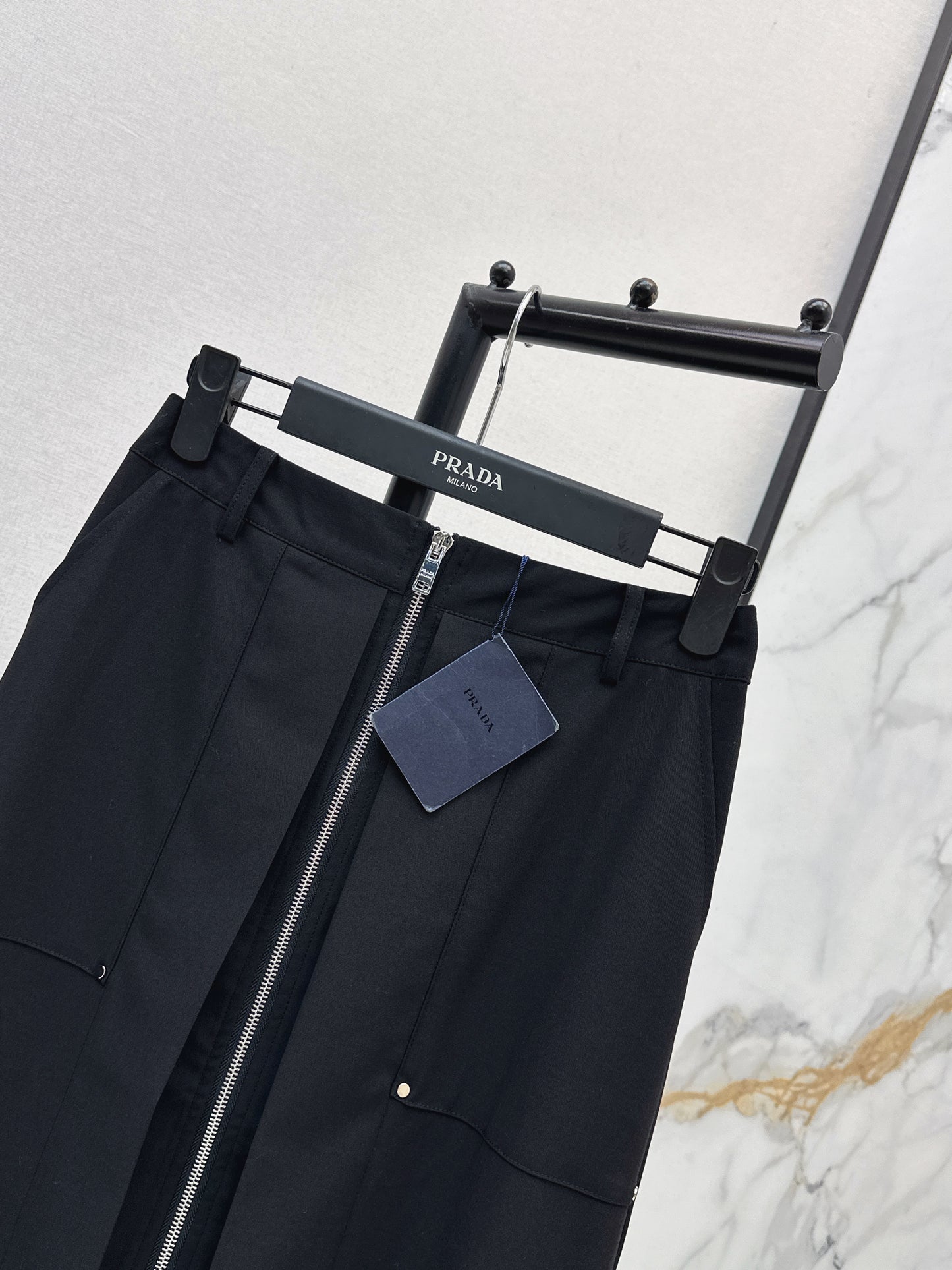 26SS NEW triangle zipper skirt