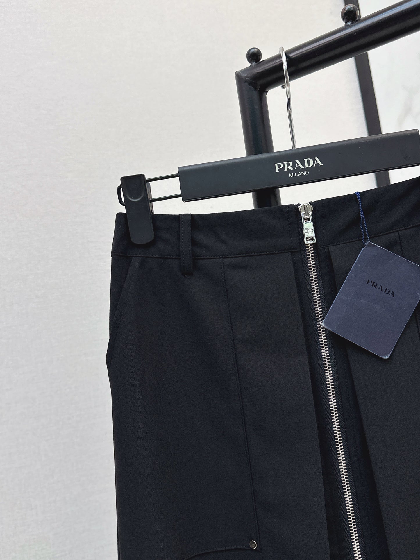 26SS NEW triangle zipper skirt