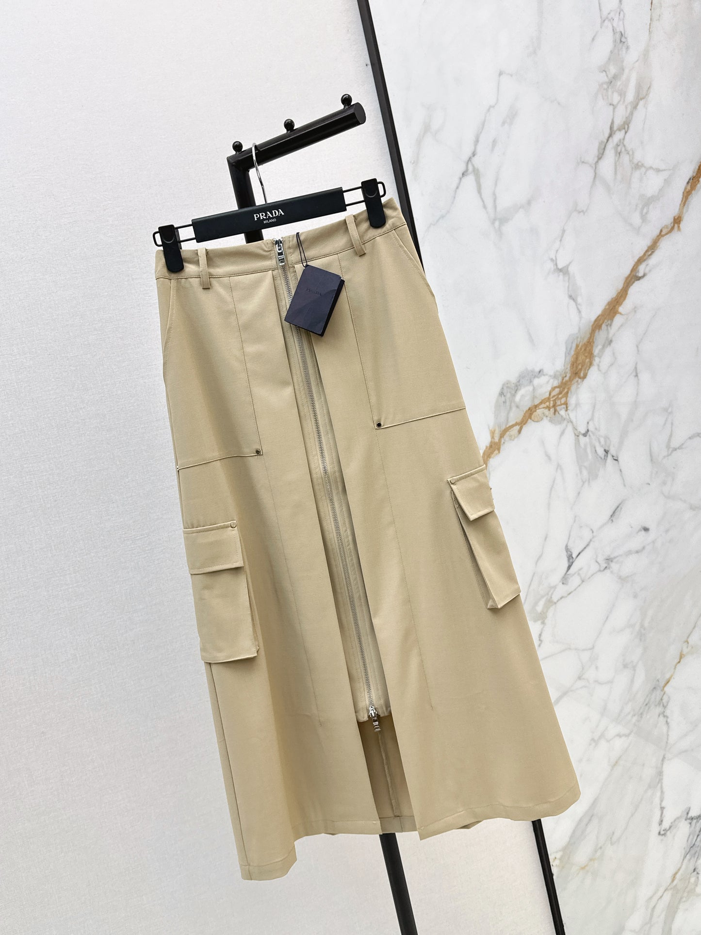 26SS NEW triangle zipper skirt