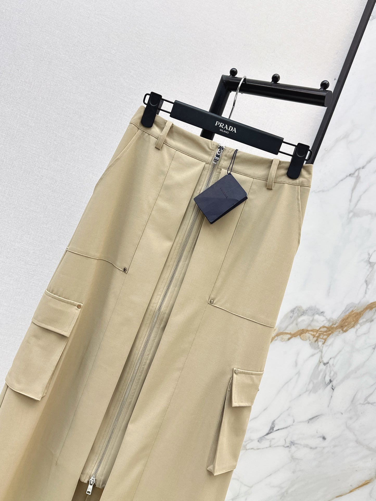 26SS NEW triangle zipper skirt