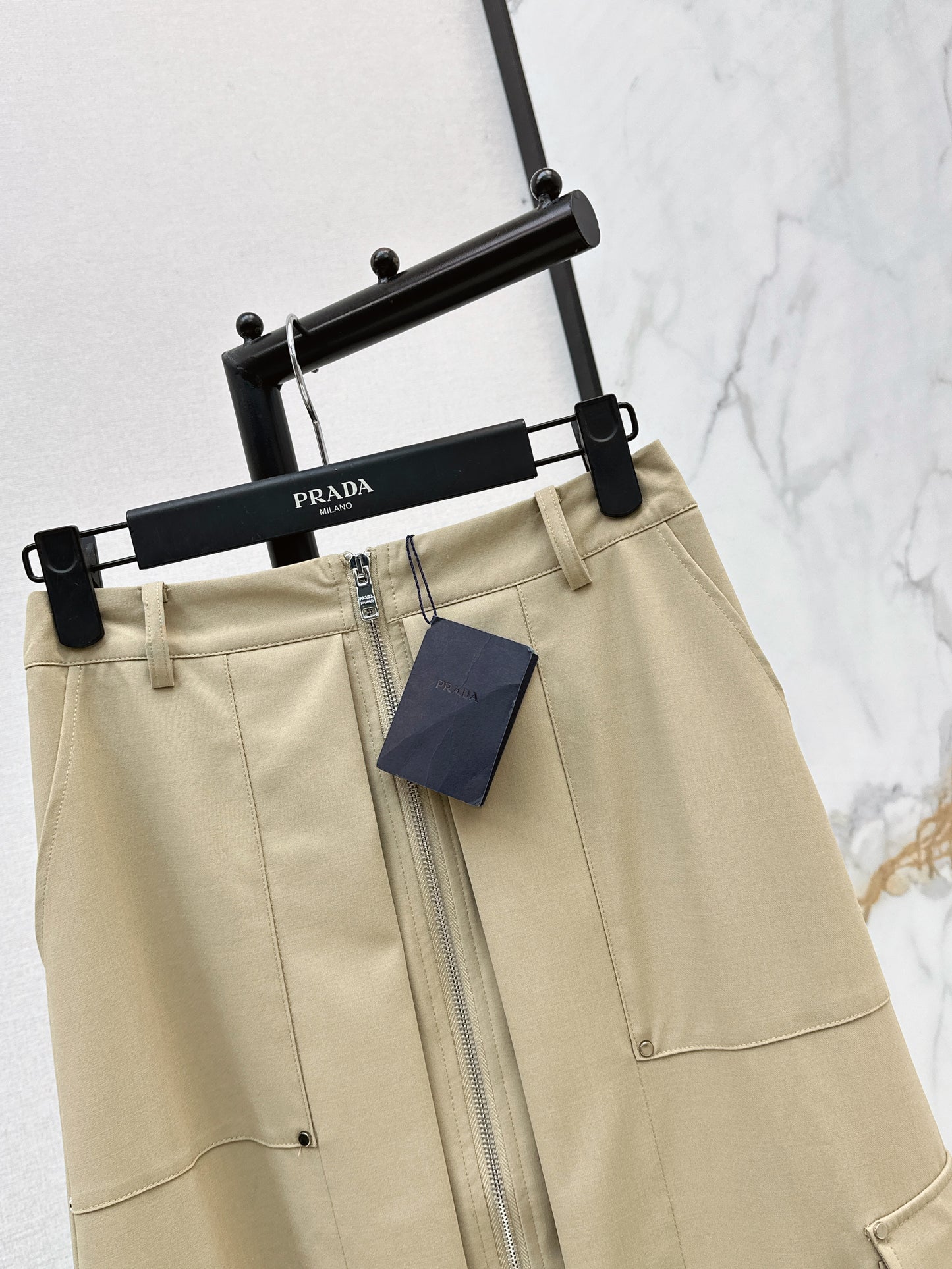 26SS NEW triangle zipper skirt