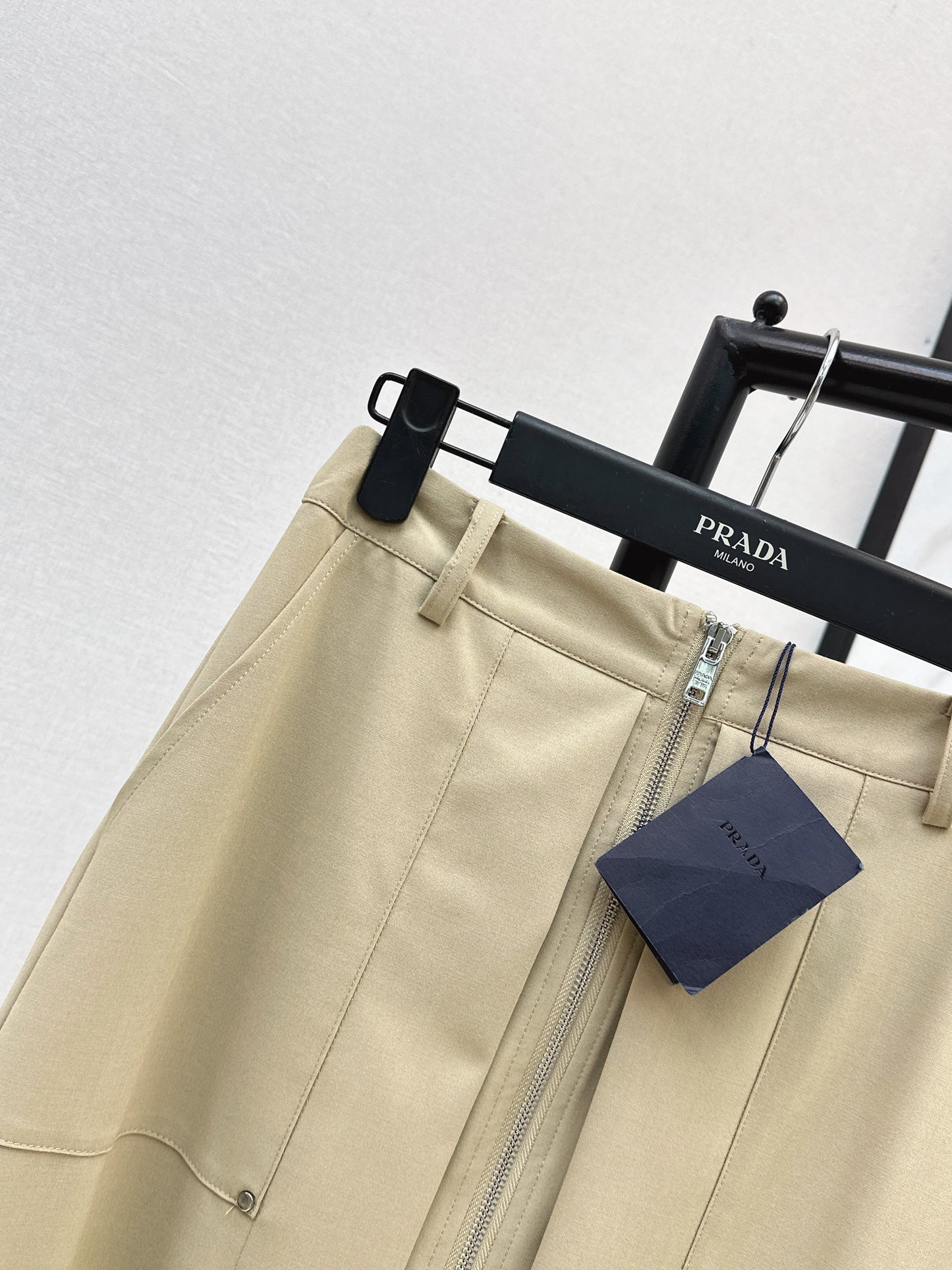 26SS NEW triangle zipper skirt