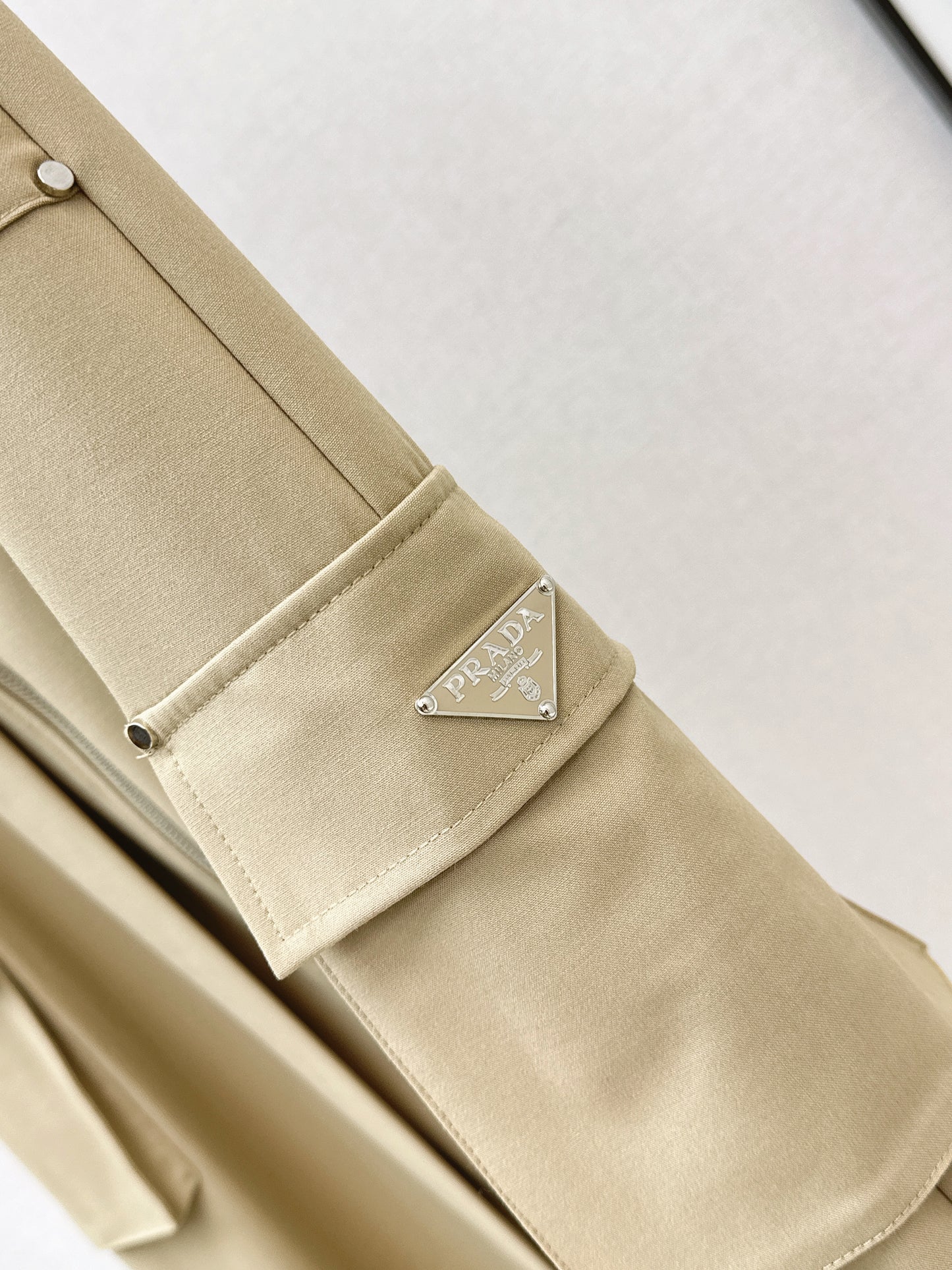26SS NEW triangle zipper skirt