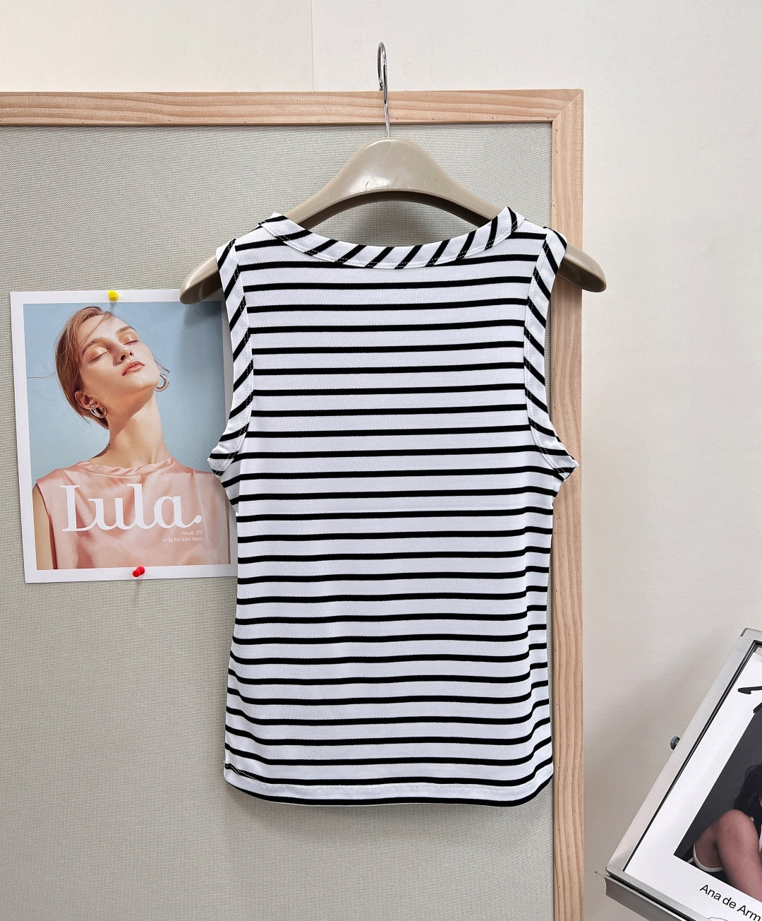 26SS NEW Classic black and white horizontal striped sleeveless vest