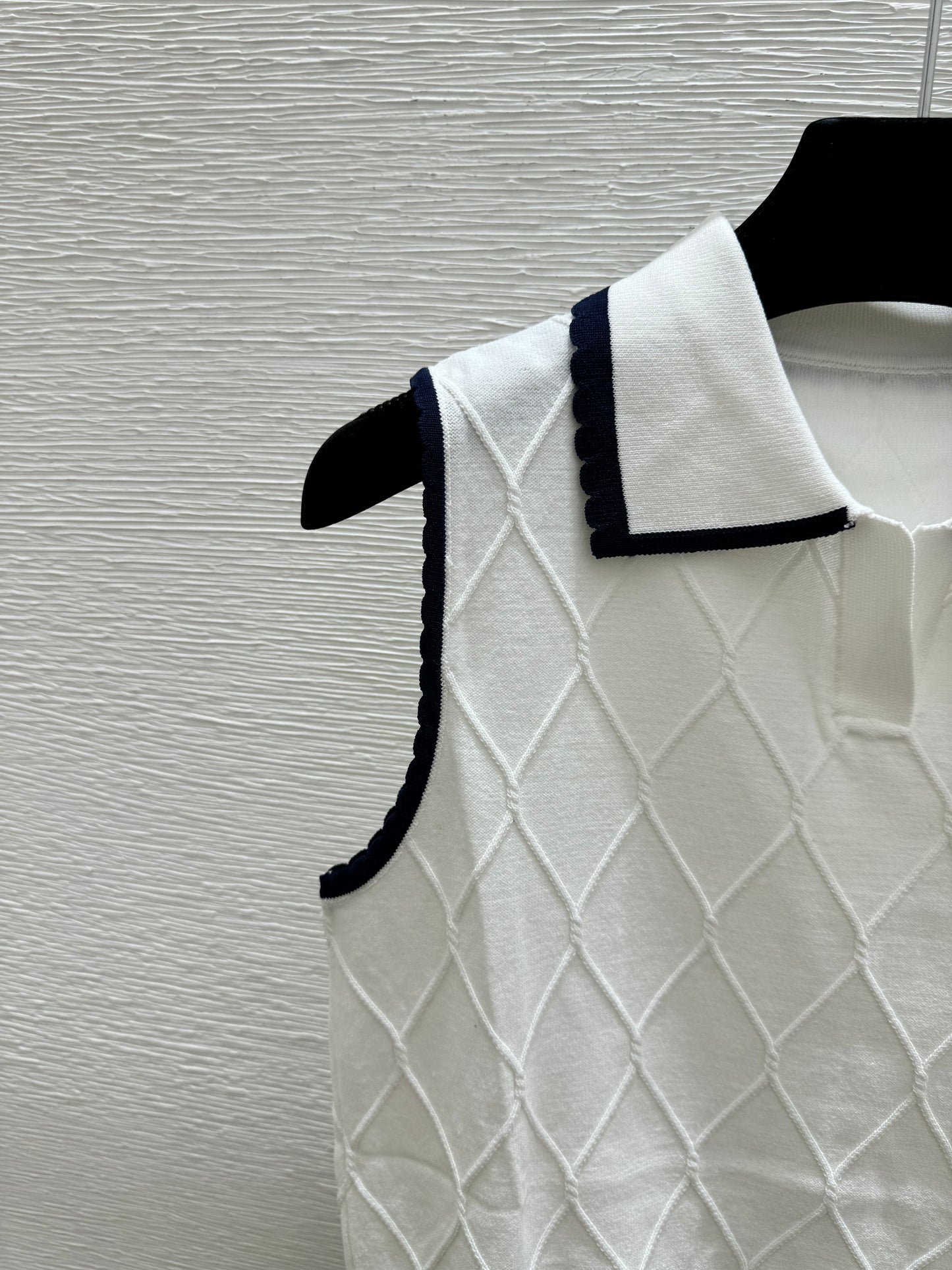 26SS NEW contrasting lapel diamond grid knitted vest