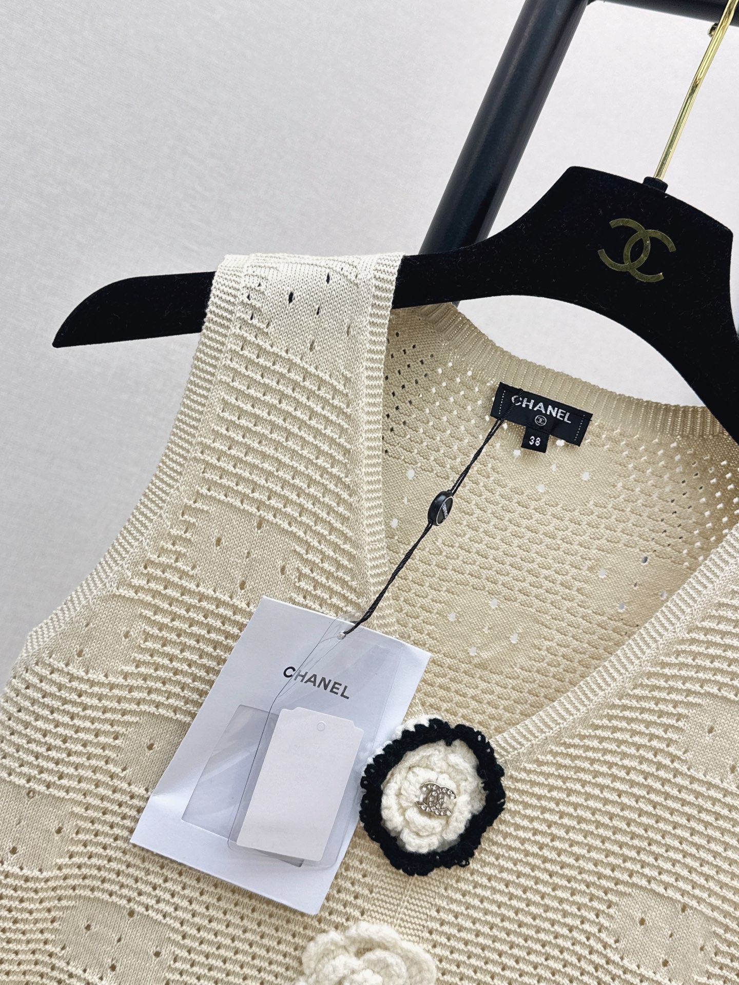 🔥Highest Quality🔥26SS NEW Three-dimensional camellia decorated hand-crocheted vest
