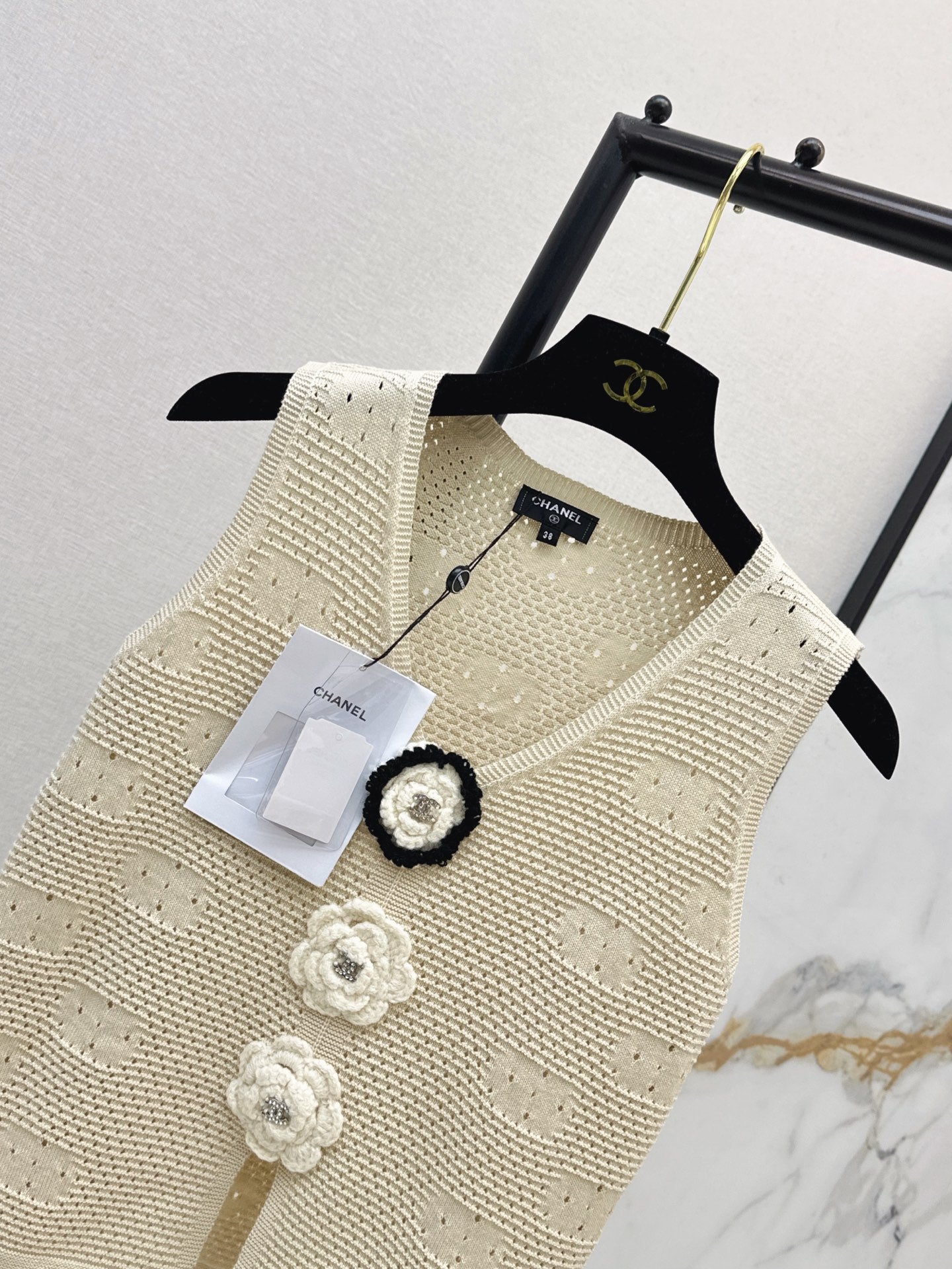 🔥Highest Quality🔥26SS NEW Three-dimensional camellia decorated hand-crocheted vest