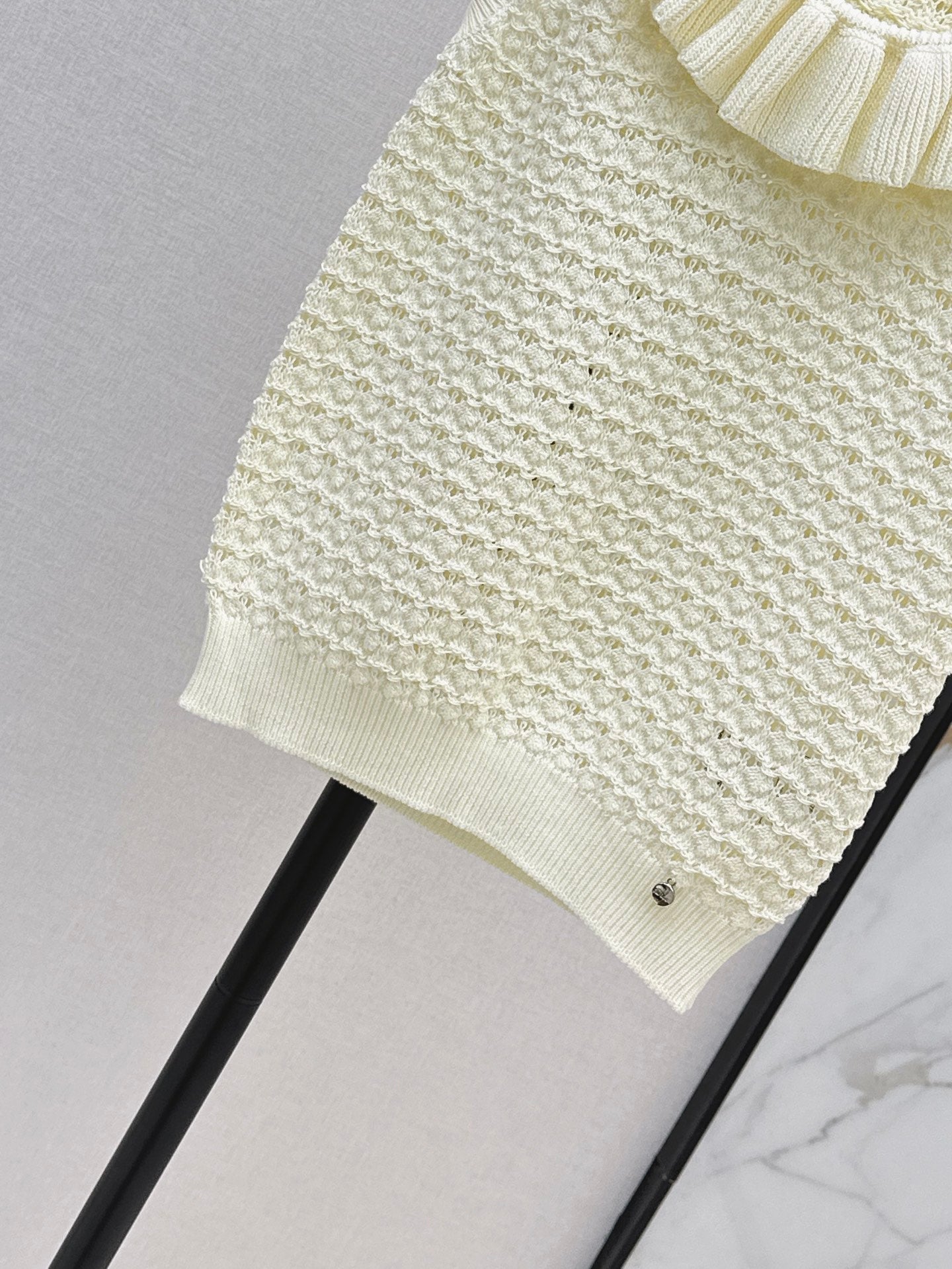26SS NEW Ruffled Collar Openwork Crochet Vest