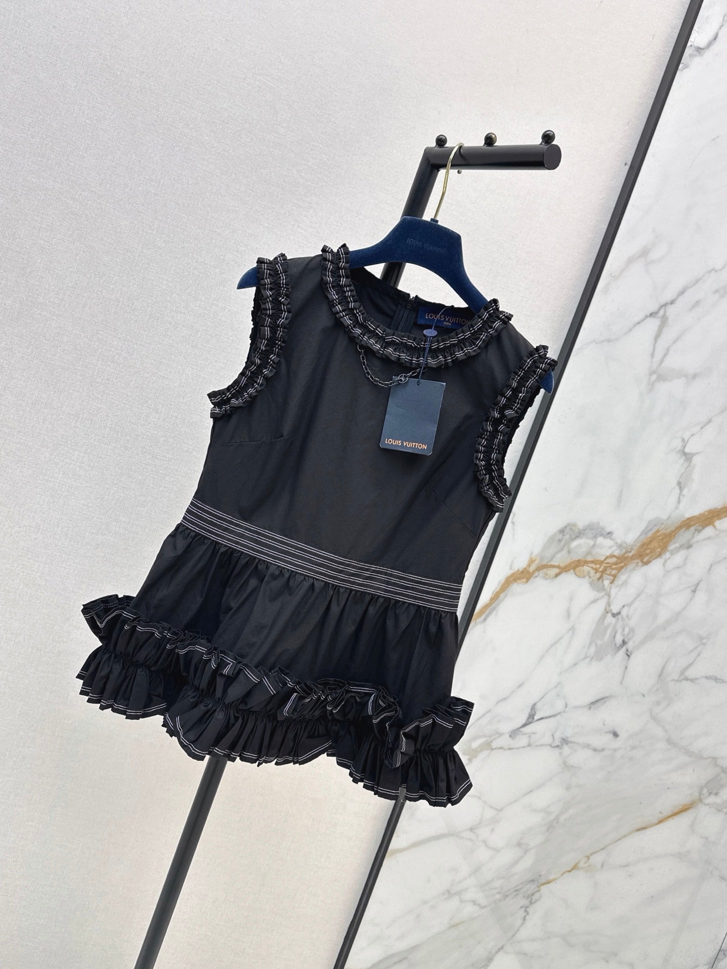 26SS NEW Sleeveless Top with Ruffled Hem