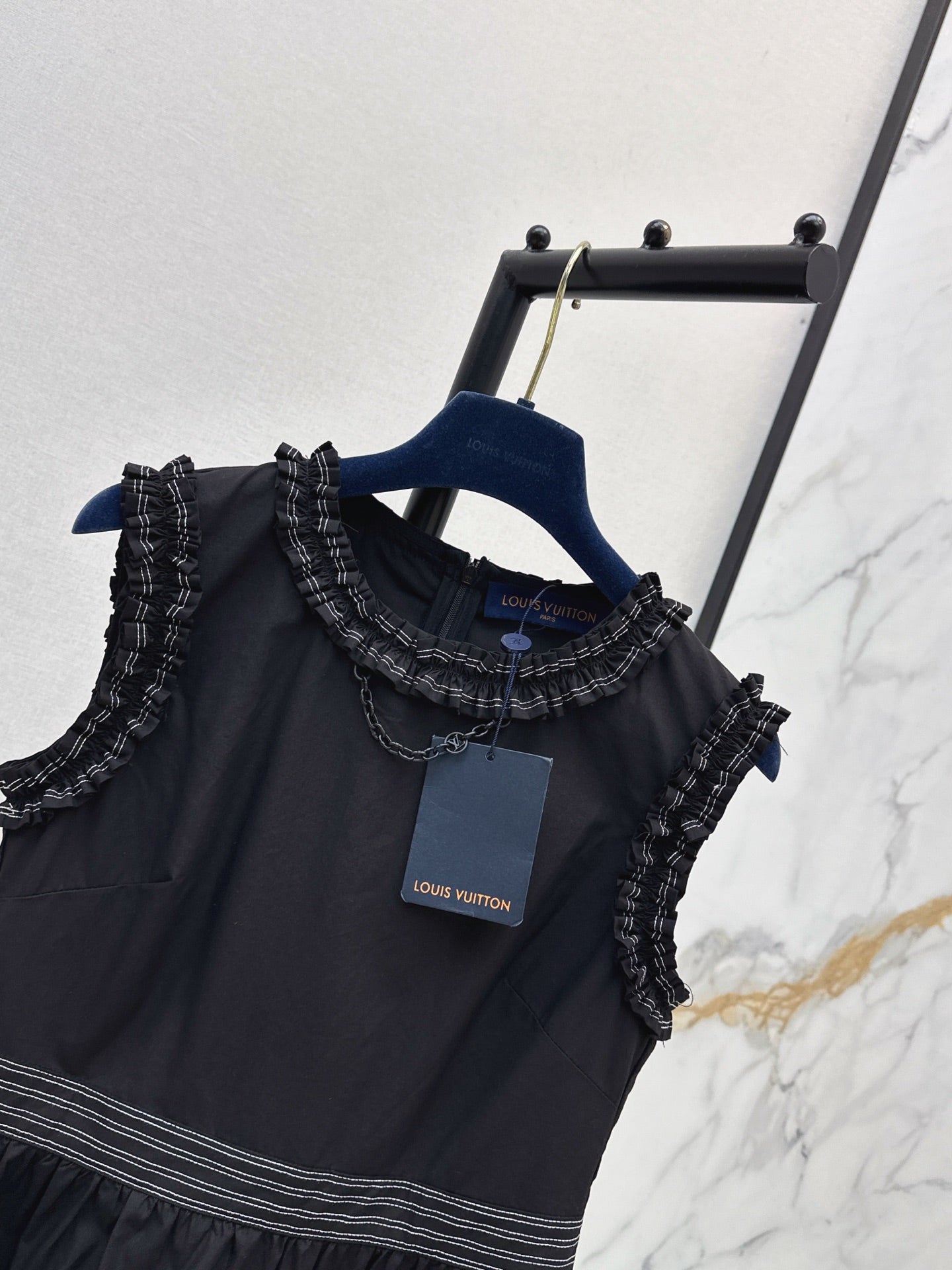 26SS NEW Sleeveless Top with Ruffled Hem