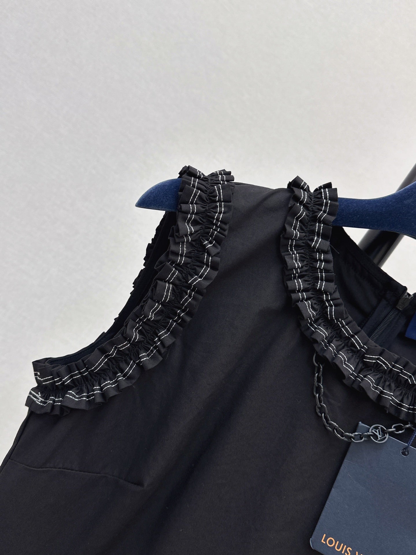 26SS NEW Sleeveless Top with Ruffled Hem