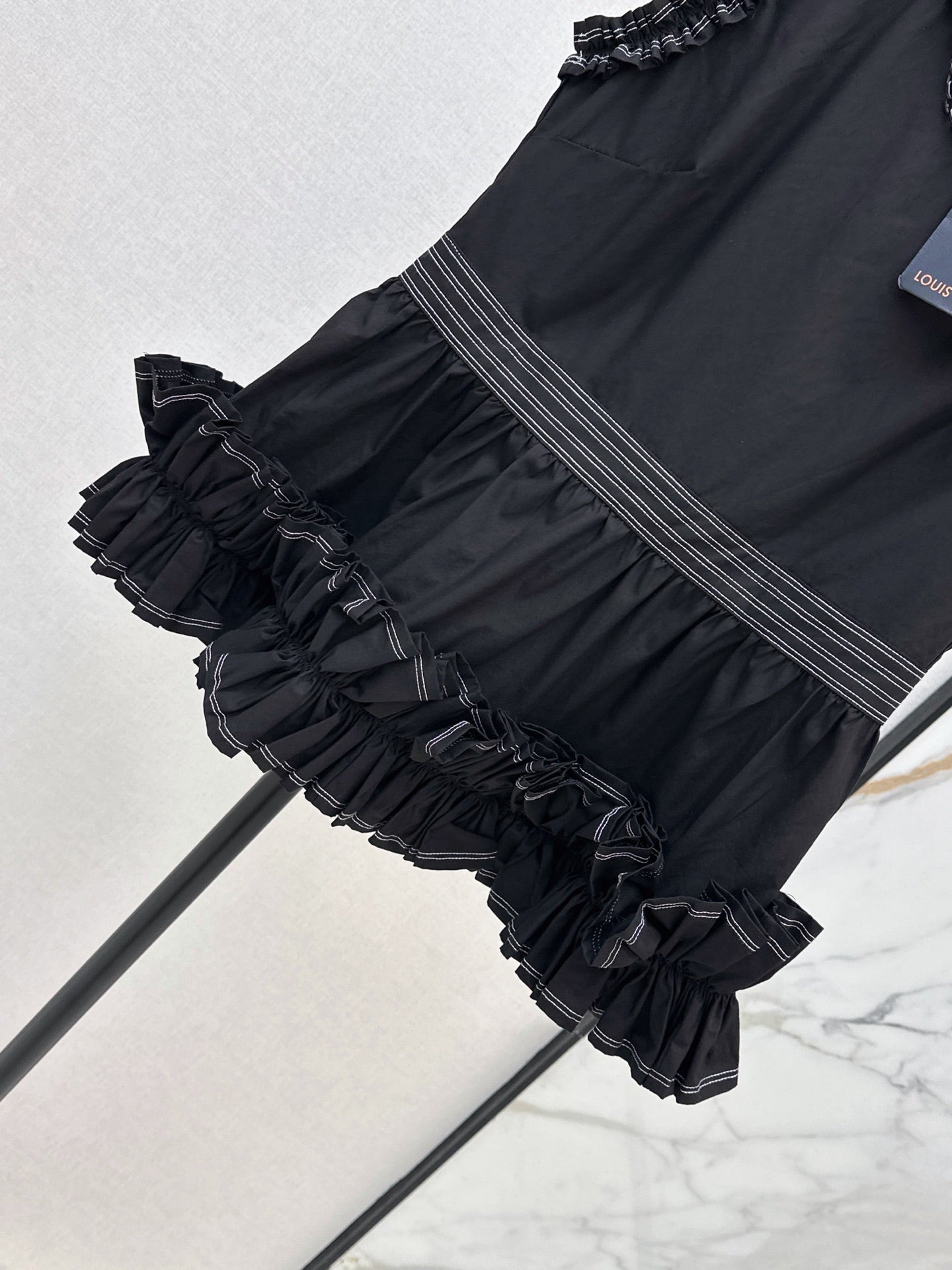 26SS NEW Sleeveless Top with Ruffled Hem