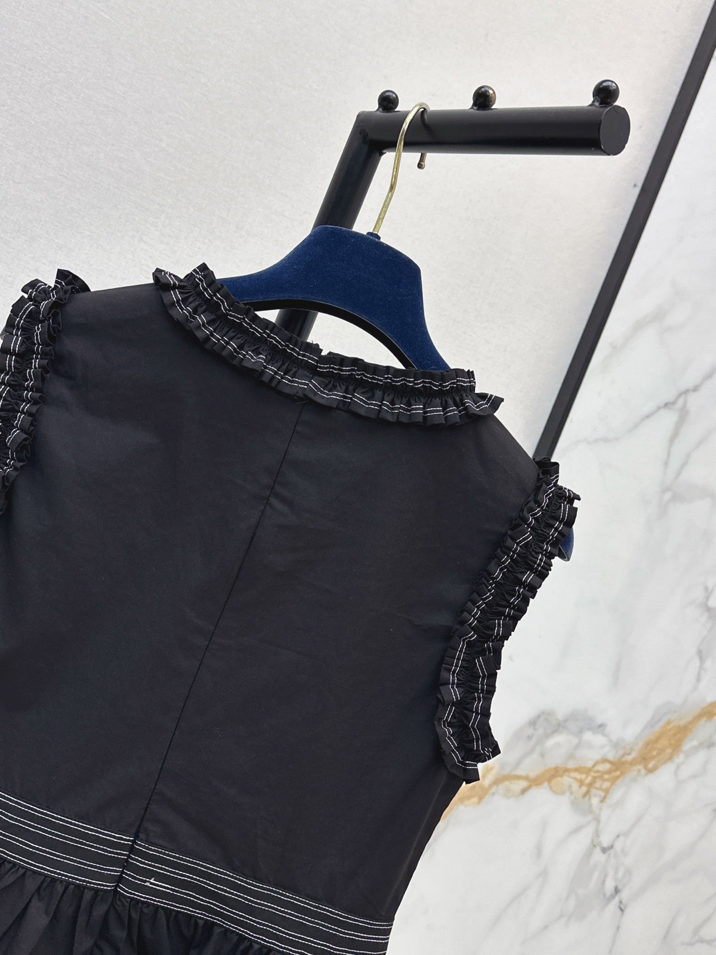 26SS NEW Sleeveless Top with Ruffled Hem