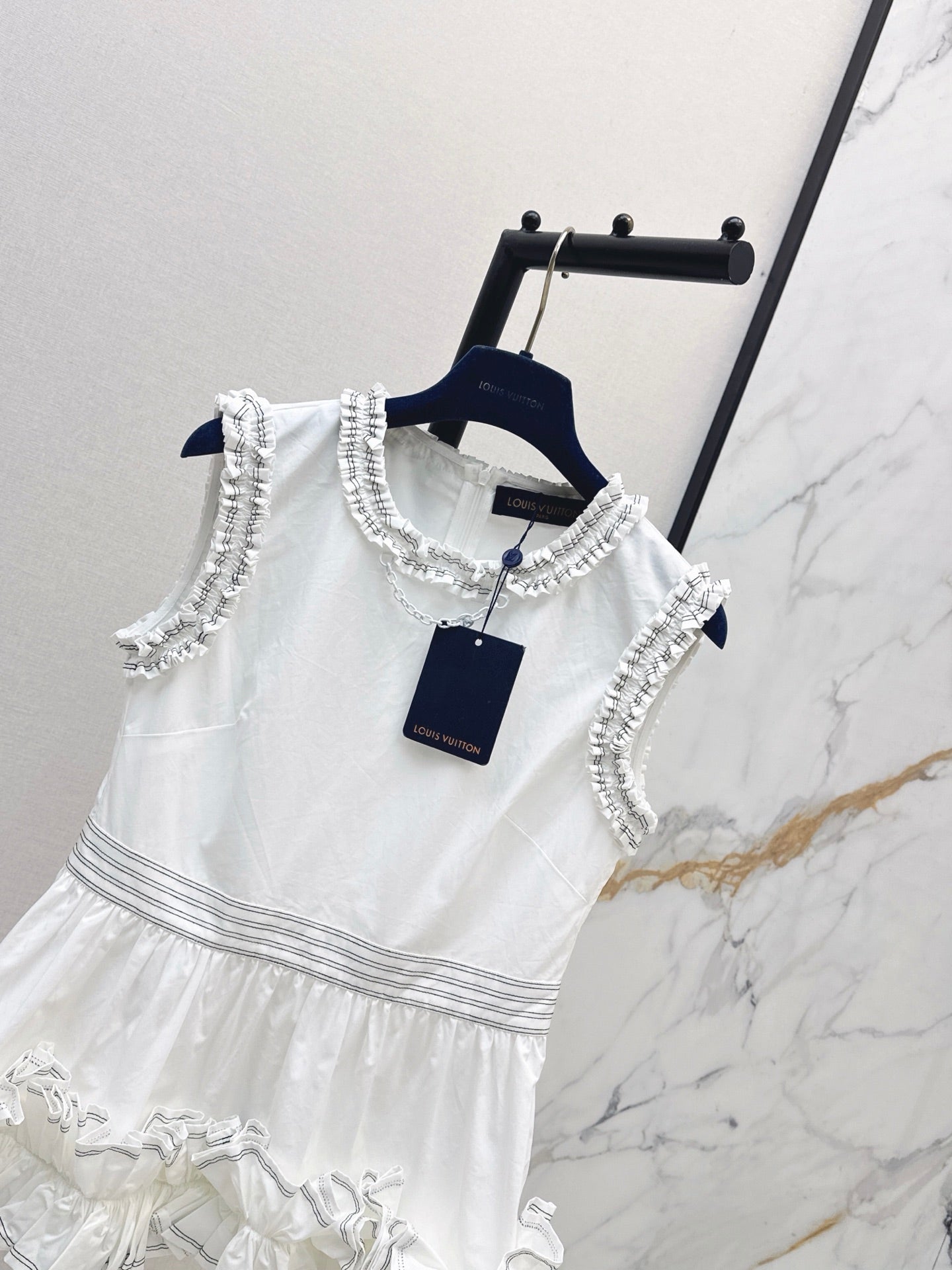 26SS NEW Sleeveless Top with Ruffled Hem
