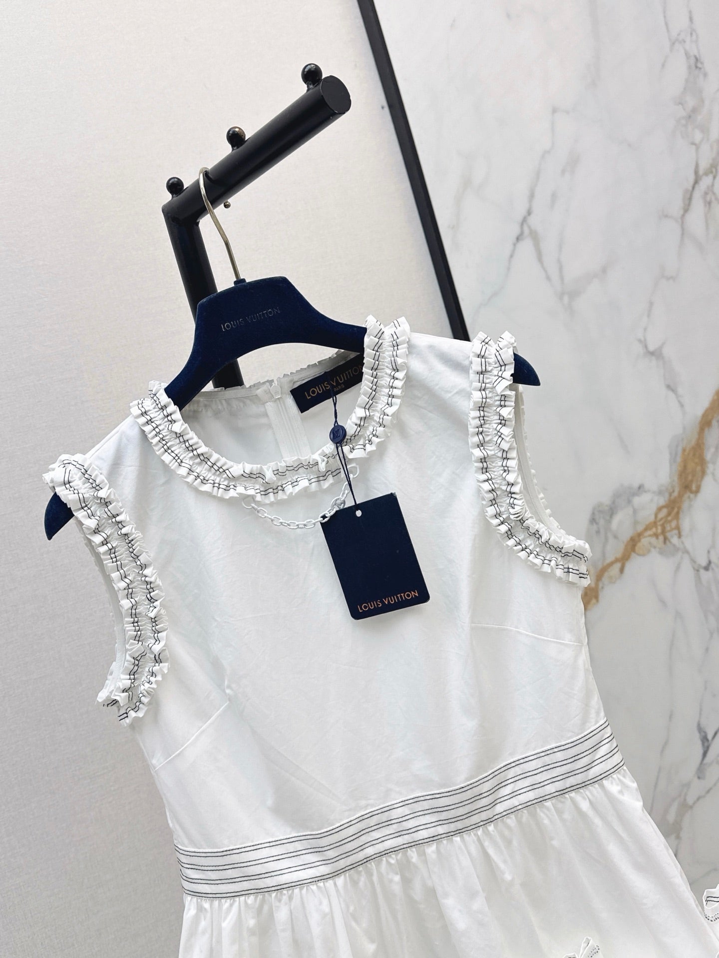 26SS NEW Sleeveless Top with Ruffled Hem
