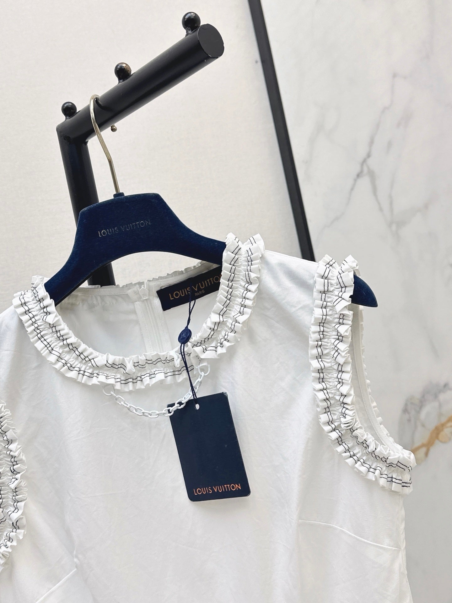 26SS NEW Sleeveless Top with Ruffled Hem