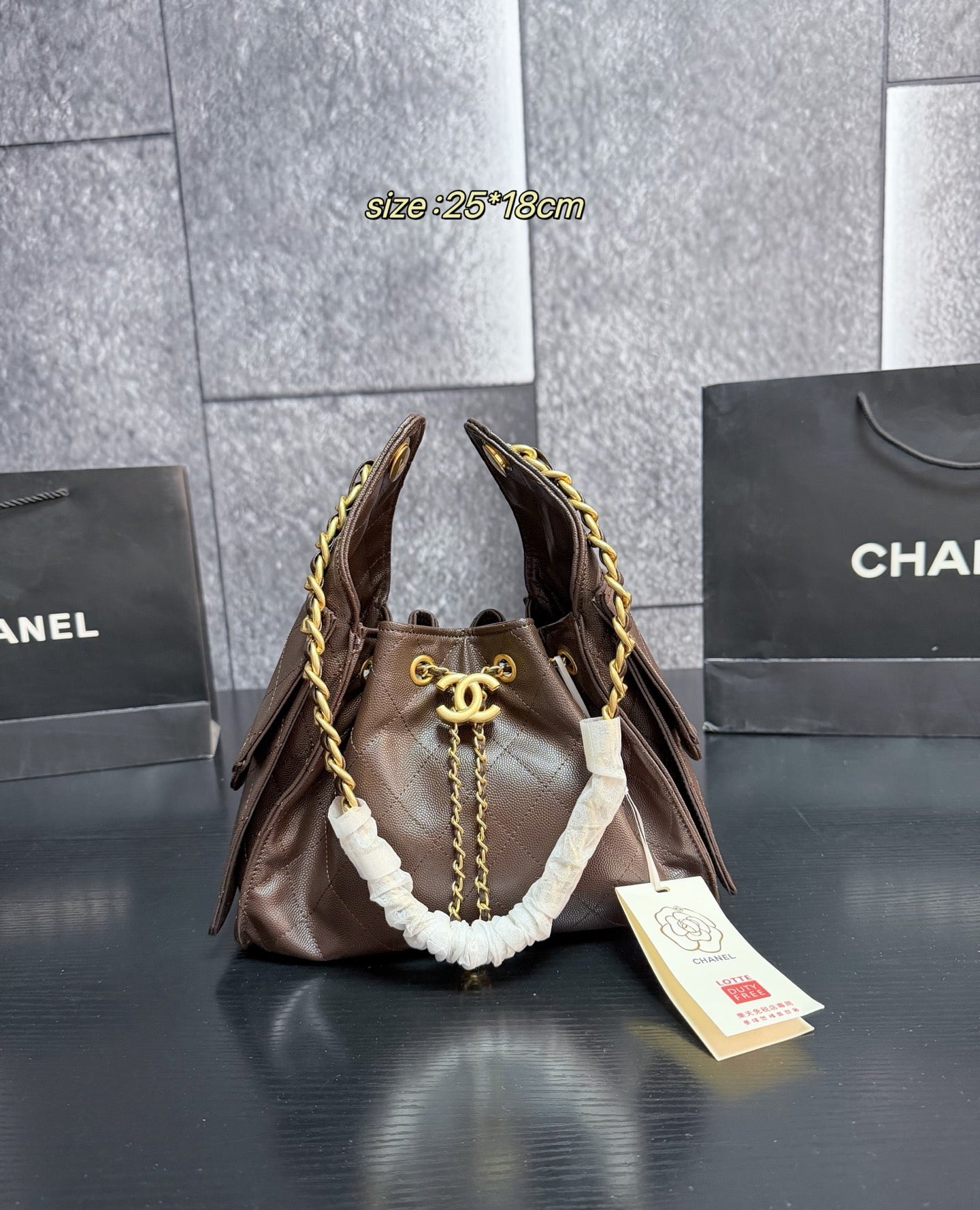 26SS NEW Classic Quilted Pattern Handbag with Metal Chain
