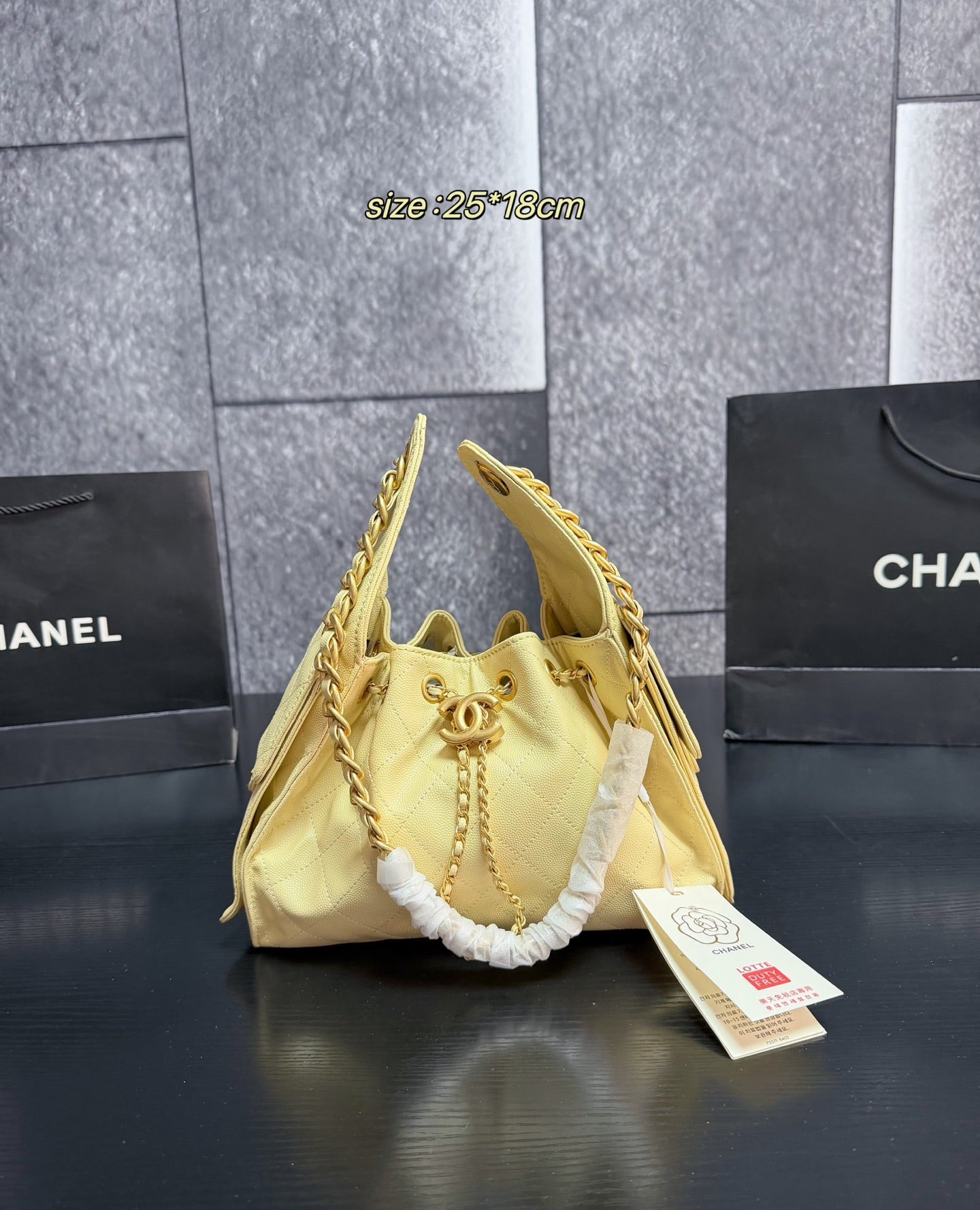26SS NEW Classic Quilted Pattern Handbag with Metal Chain