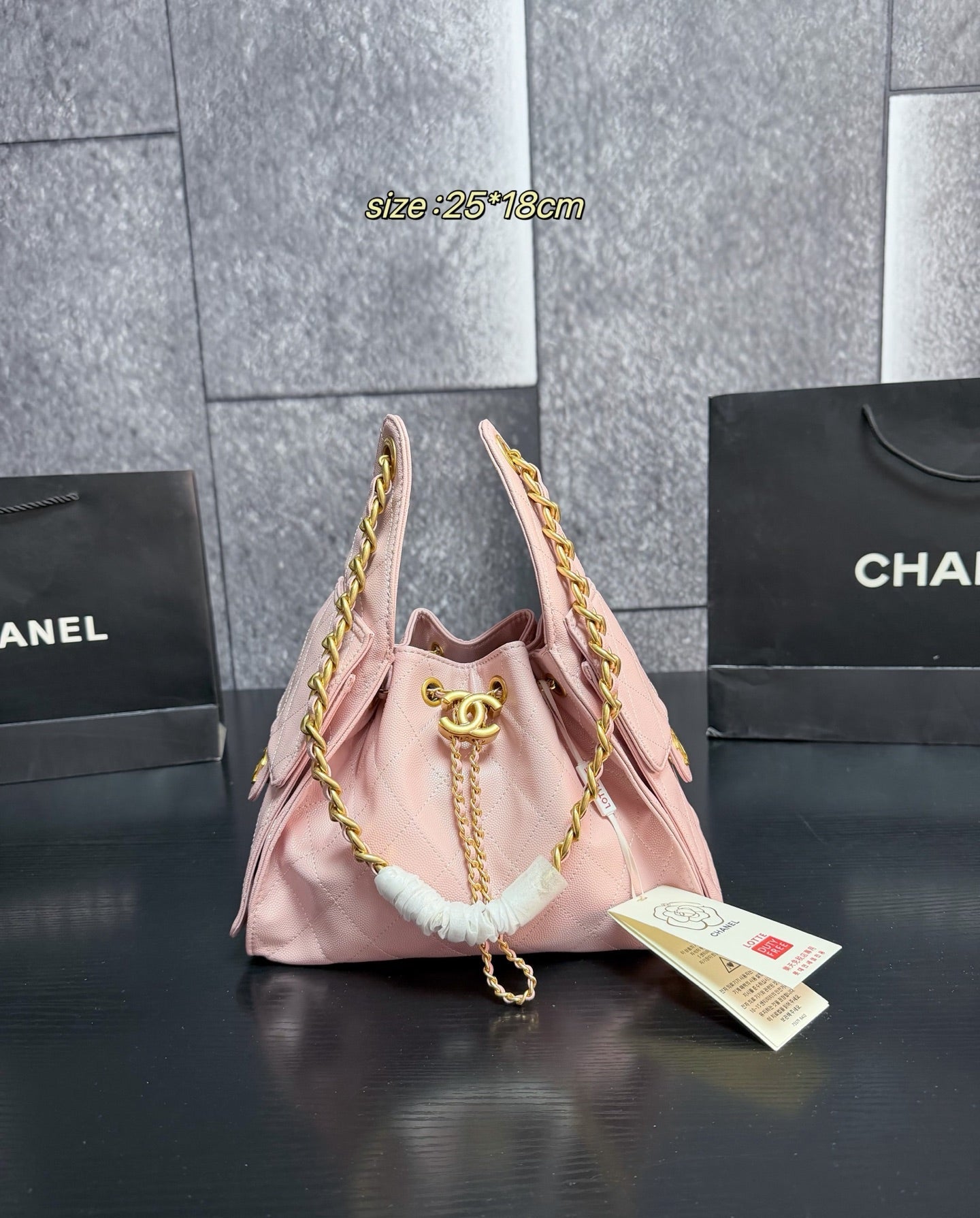 26SS NEW Classic Quilted Pattern Handbag with Metal Chain