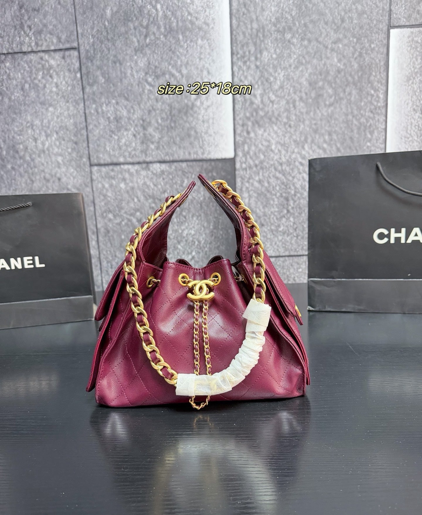 26SS NEW Classic Quilted Pattern Handbag with Metal Chain