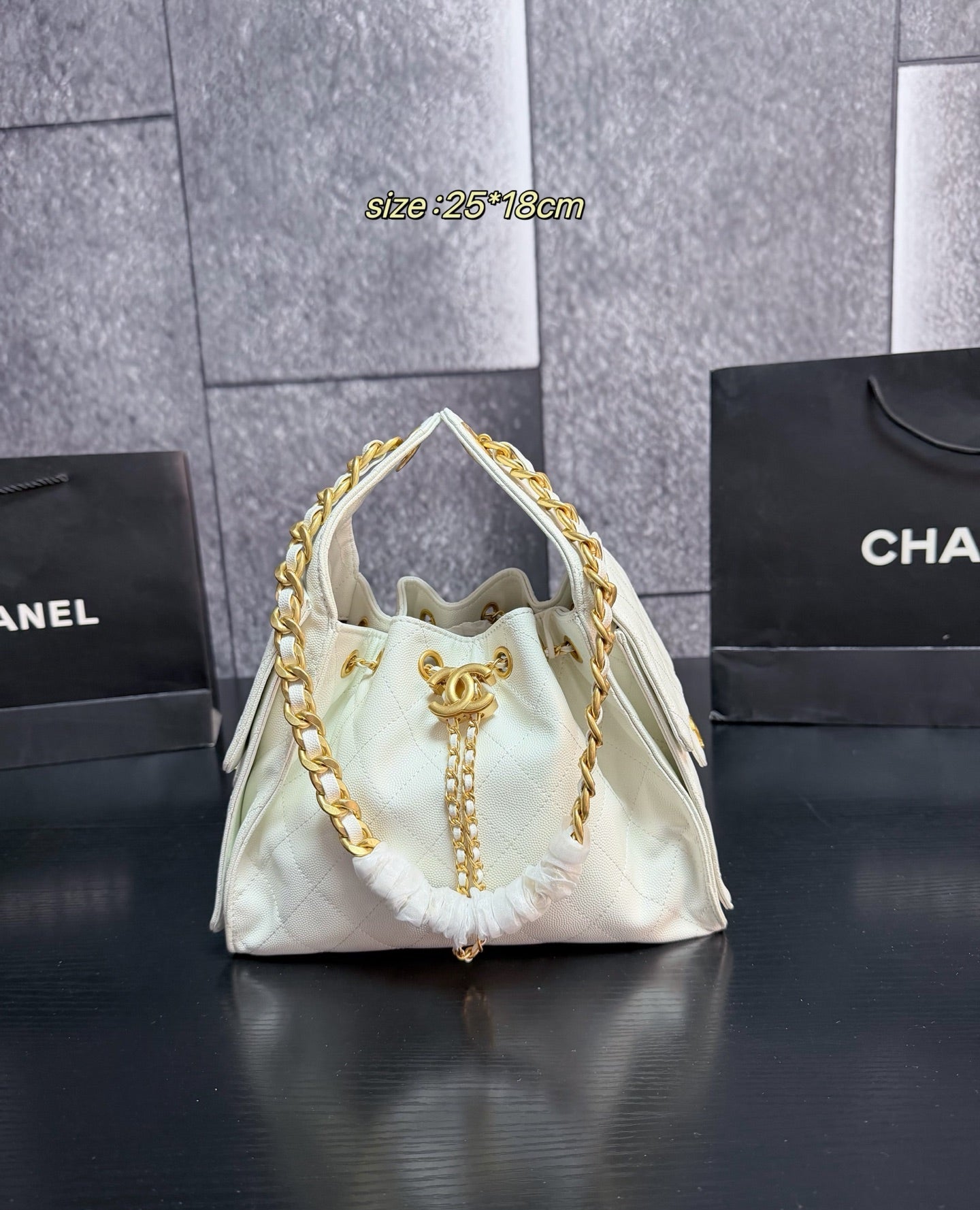 26SS NEW Classic Quilted Pattern Handbag with Metal Chain