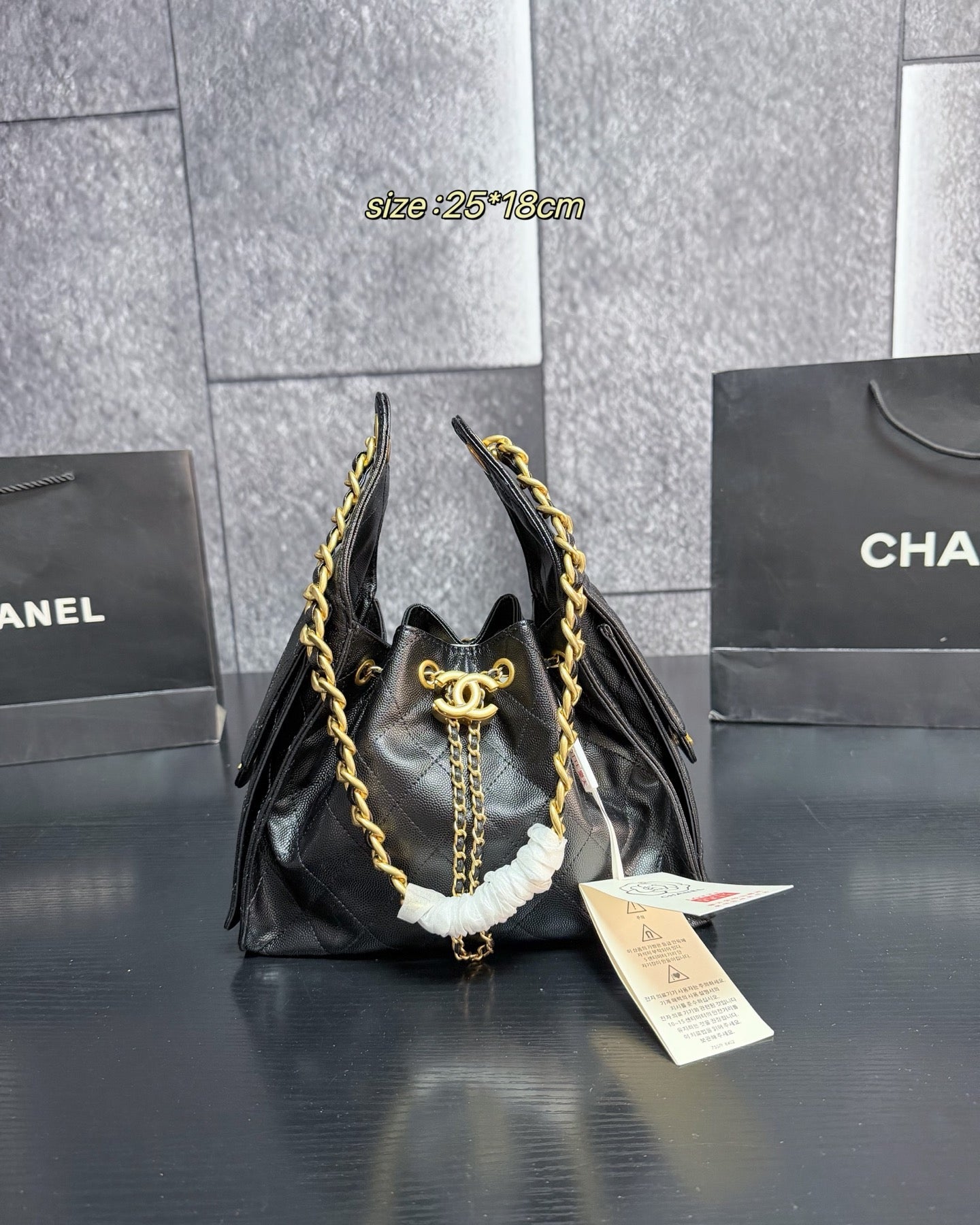 26SS NEW Classic Quilted Pattern Handbag with Metal Chain